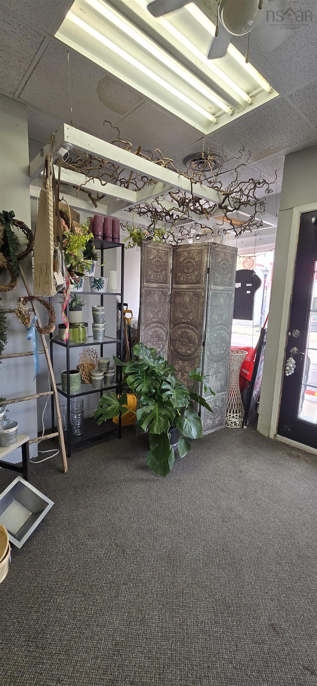 $87,900.00: 56 Commercial Street, Middleton