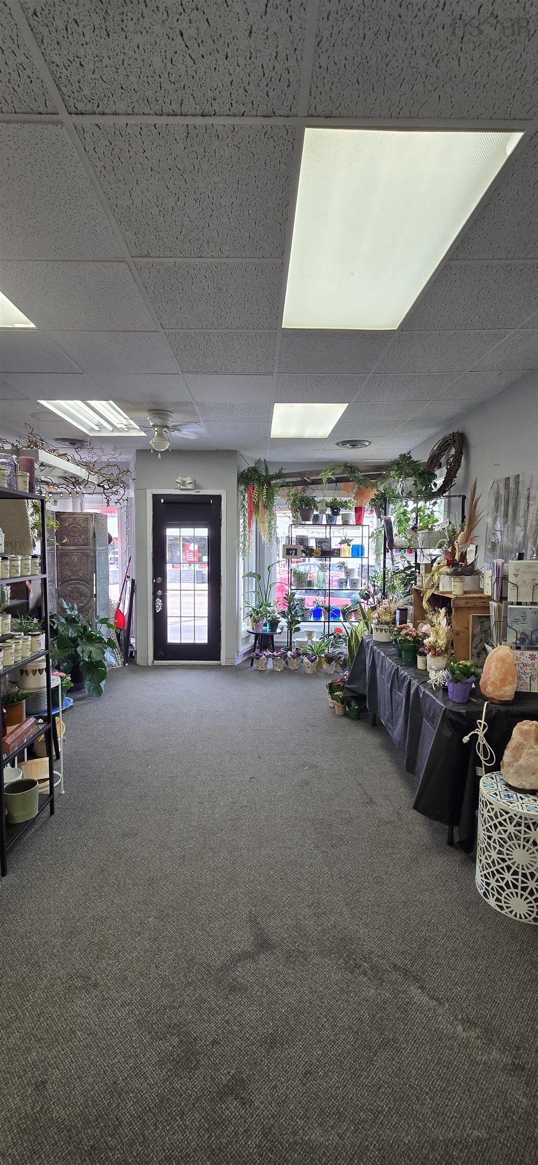 $87,900.00: 56 Commercial Street, Middleton