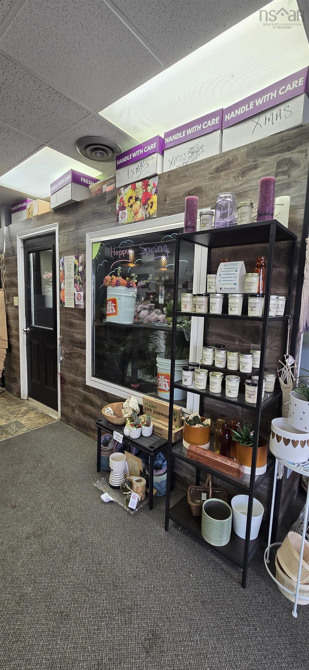 $87,900.00: 56 Commercial Street, Middleton