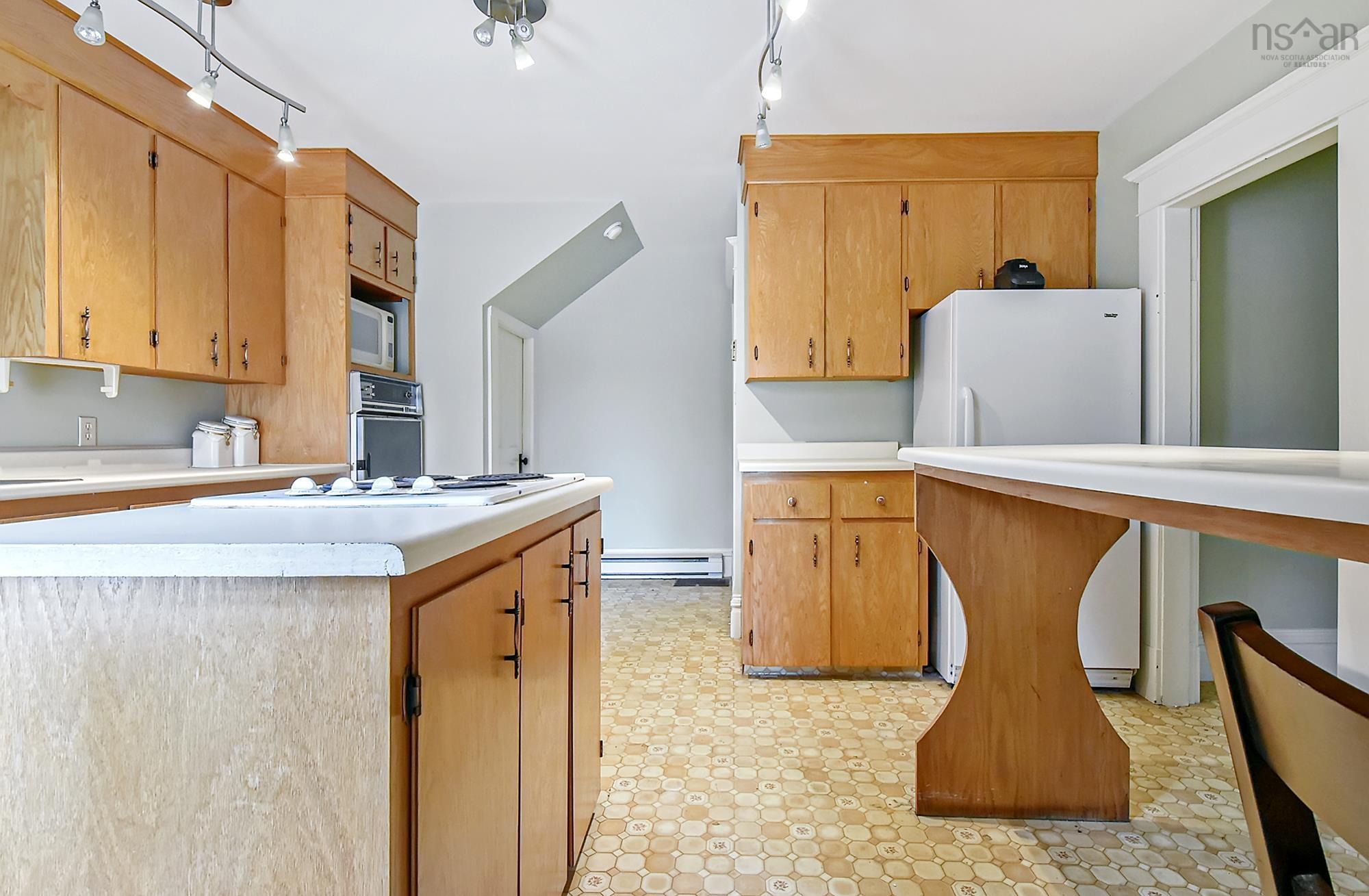 $849,900.00: 172, 184, 194 King Street, Windsor