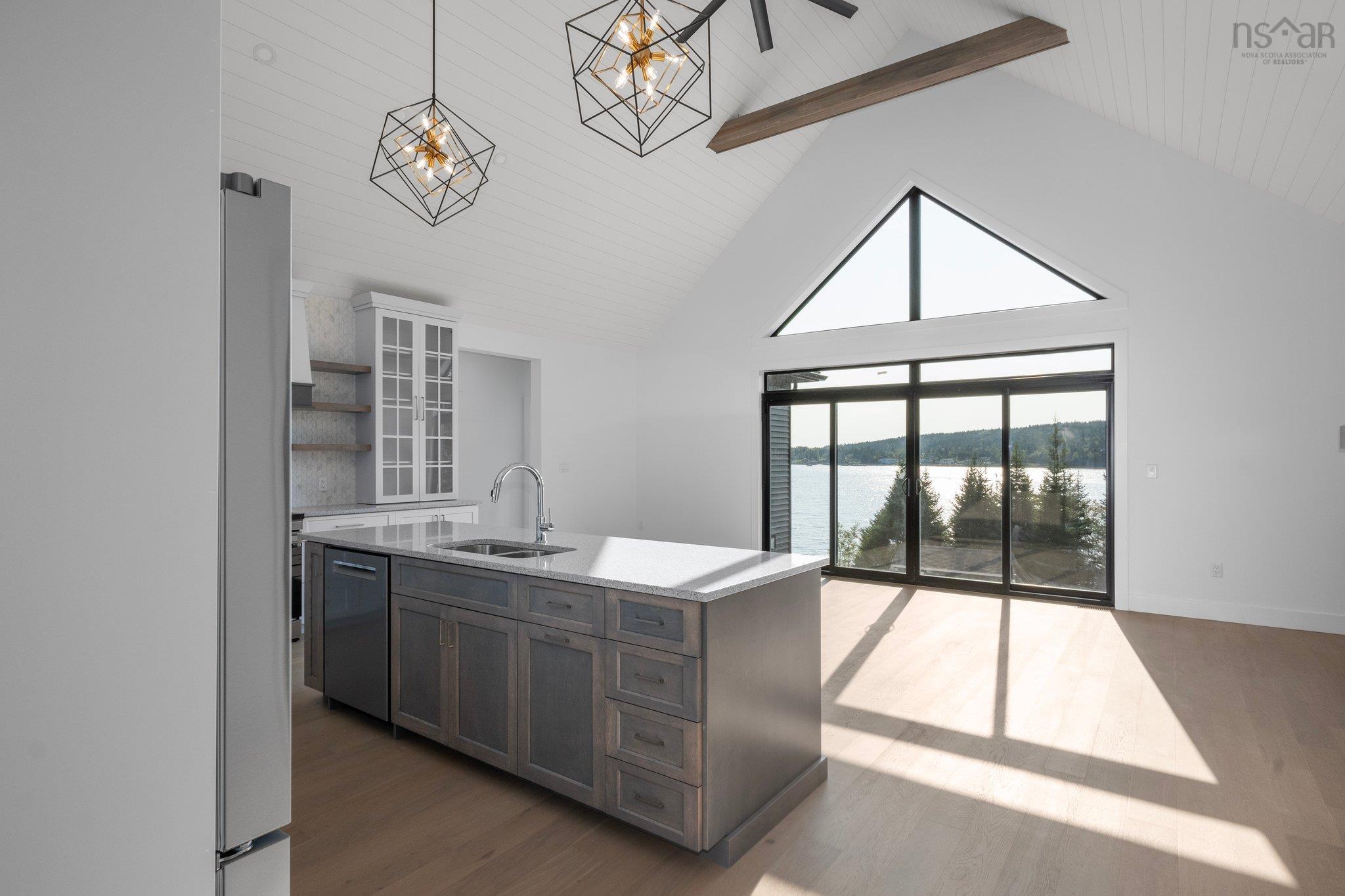 $1,584,000.00: 7410 St Margarets Bay Road, Boutiliers Point