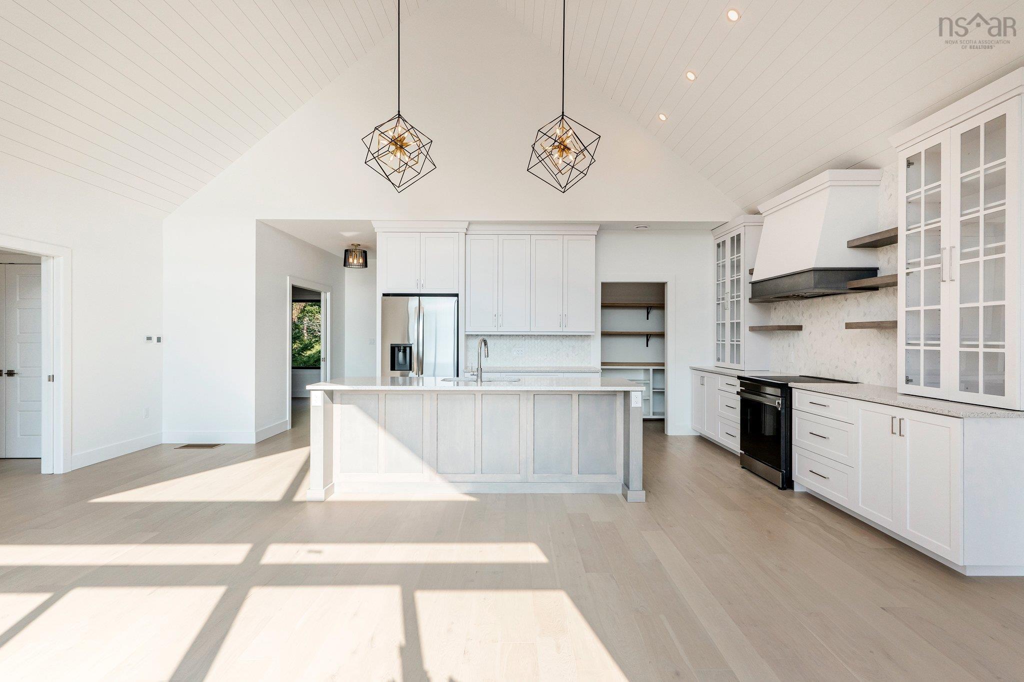 $1,584,000.00: 7410 St Margarets Bay Road, Boutiliers Point