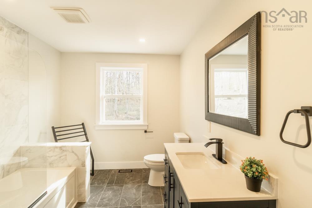 $699,900.00: 1122 Highway 1, Mount Uniacke