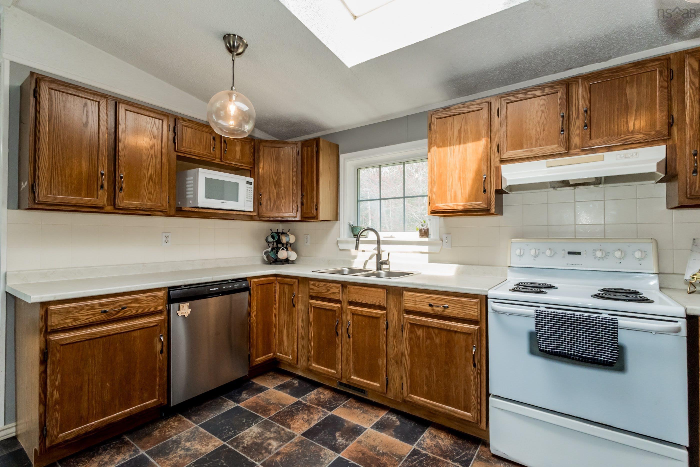 $249,900.00: 319 Hall Road, South Greenwood