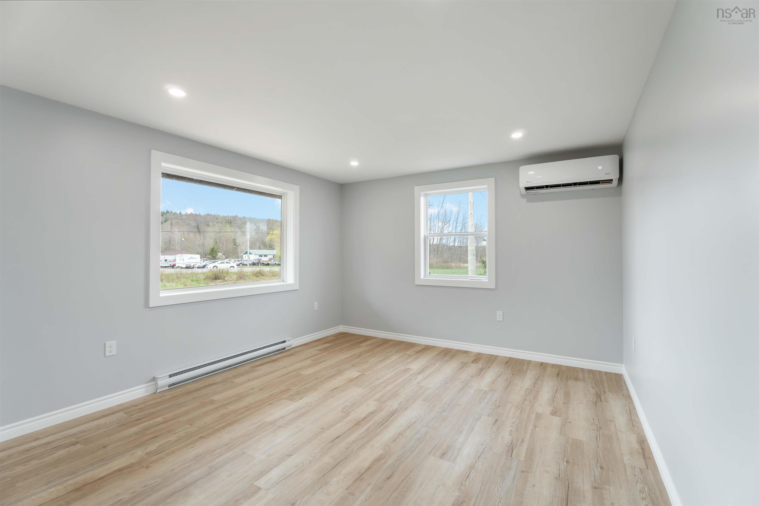 $405,000.00: 3093 Highway 201, Centrelea