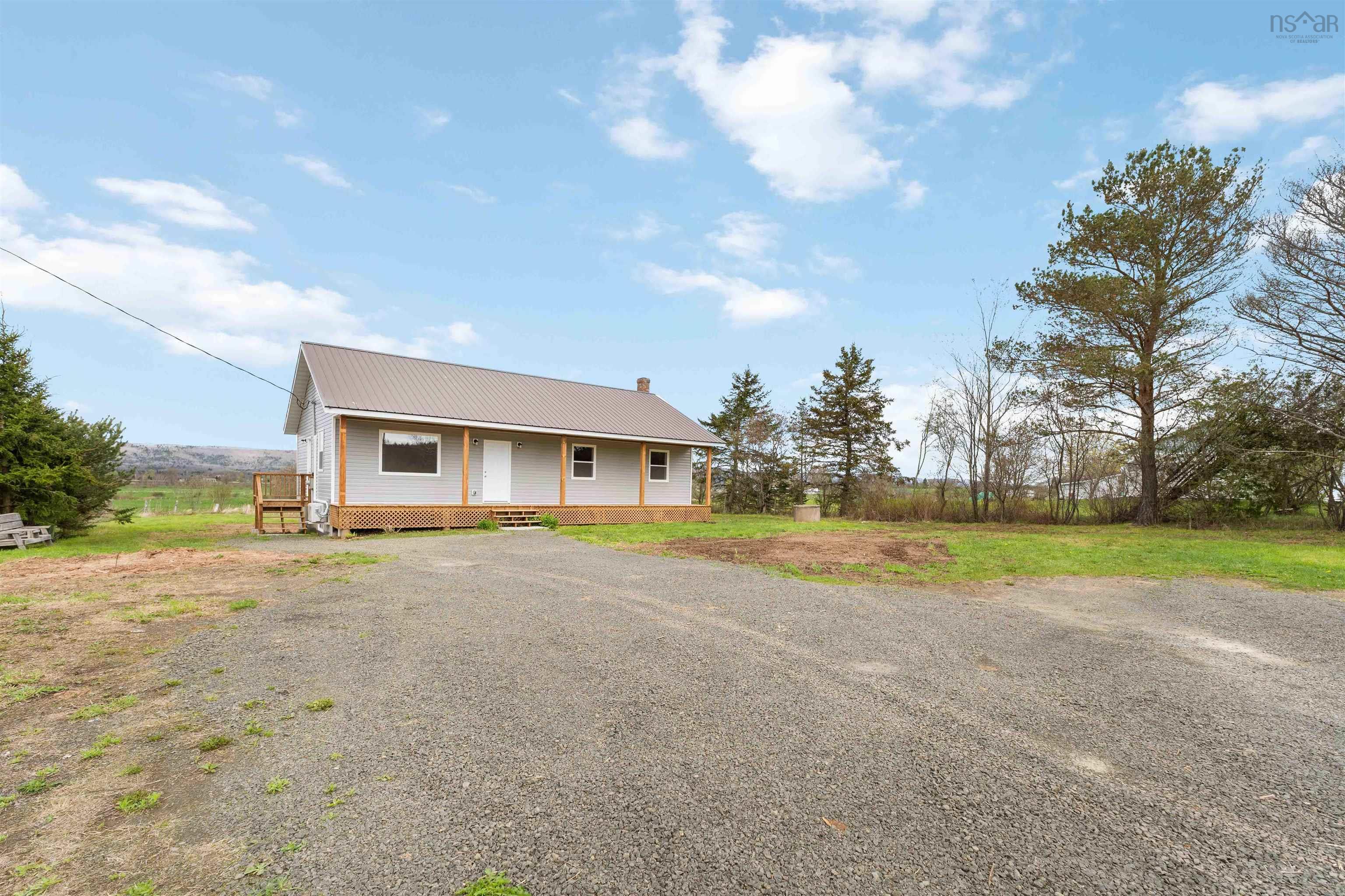 $405,000.00: 3093 Highway 201, Centrelea