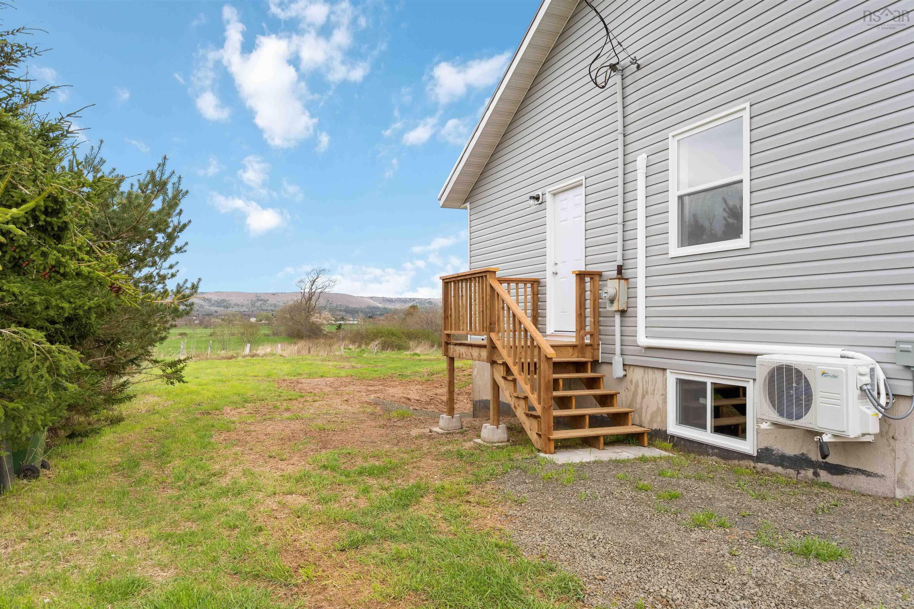 $405,000.00: 3093 Highway 201, Centrelea