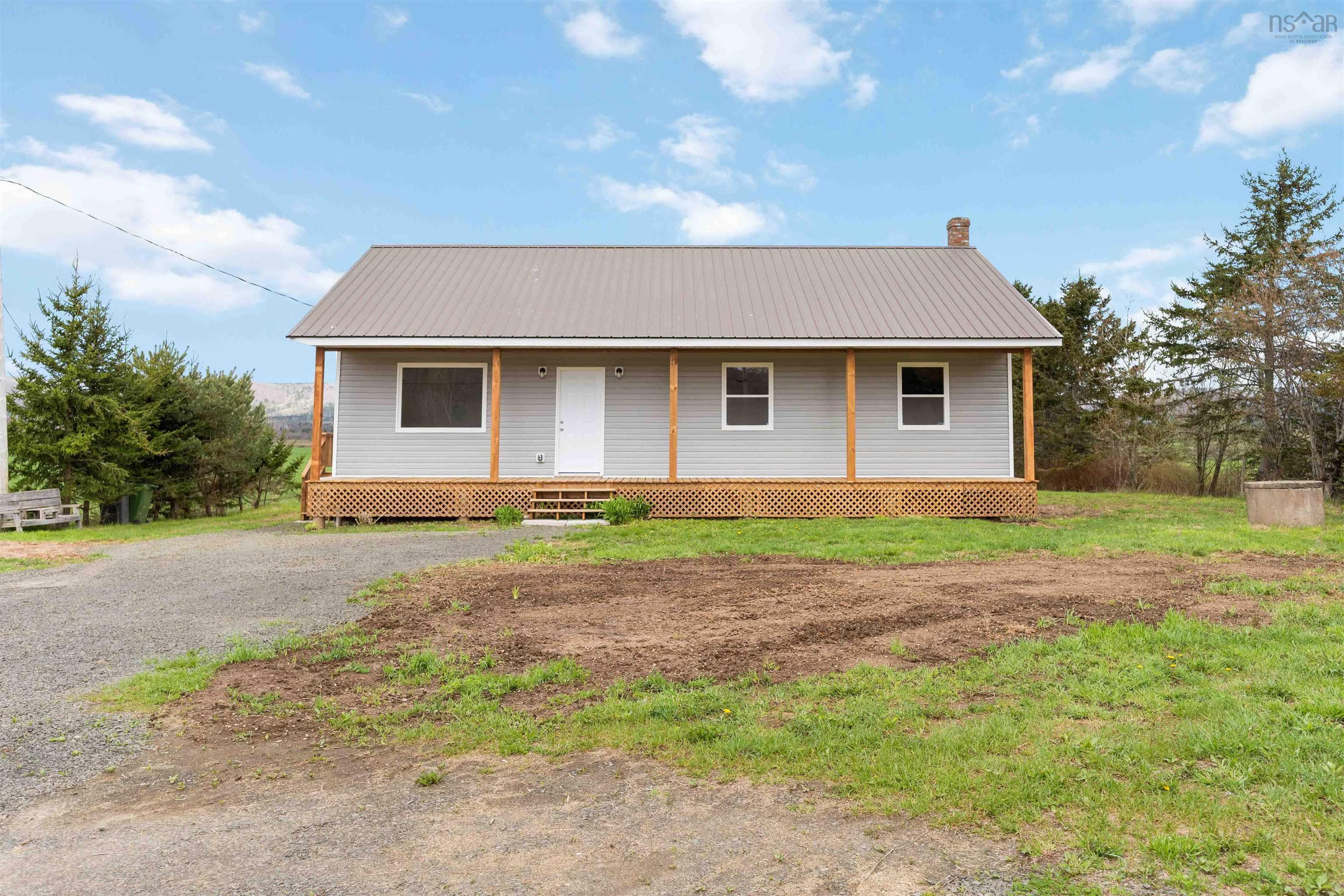$405,000.00: 3093 Highway 201, Centrelea