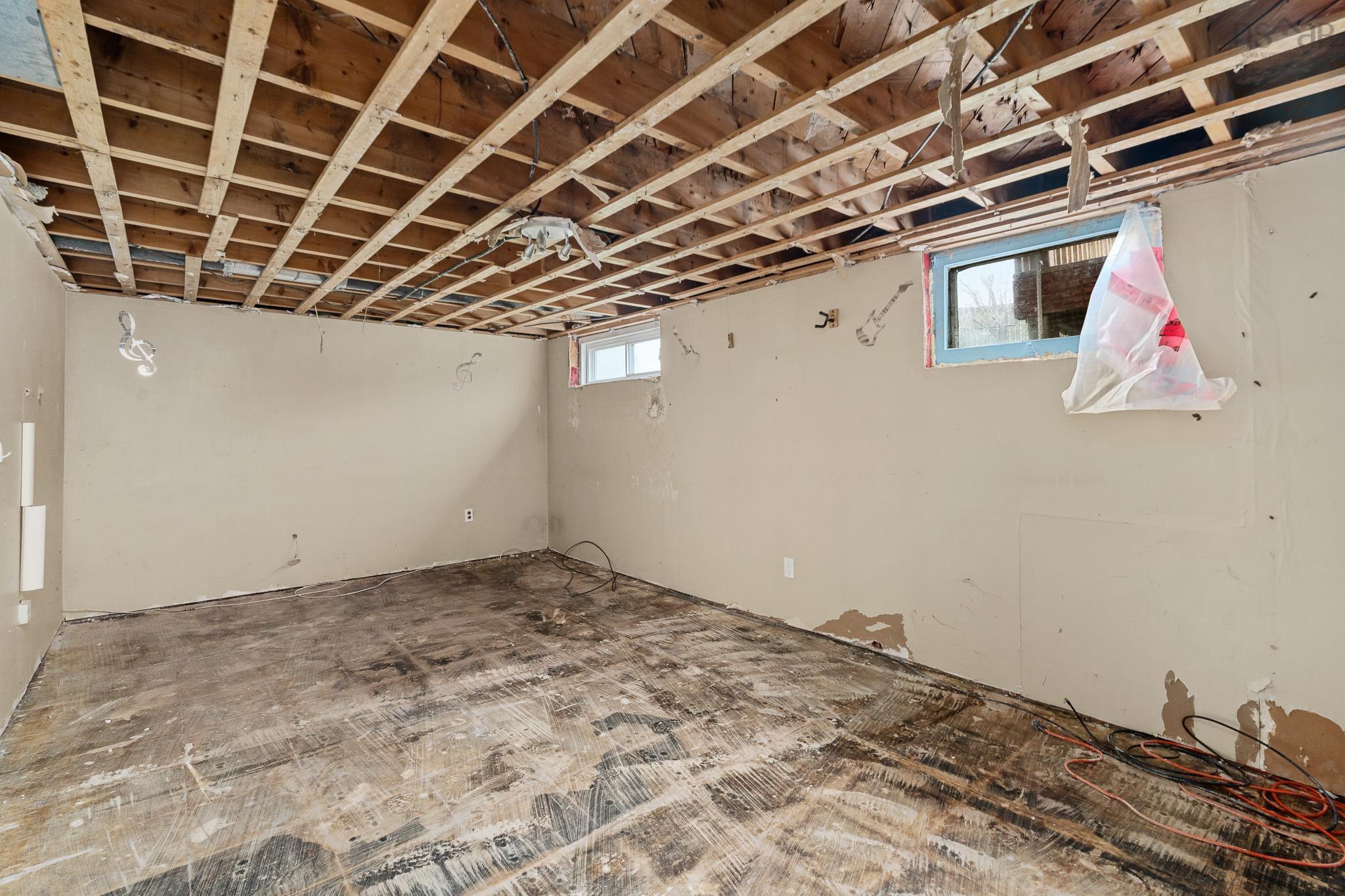 $350,000.00: 18 Edmond Drive, Dartmouth