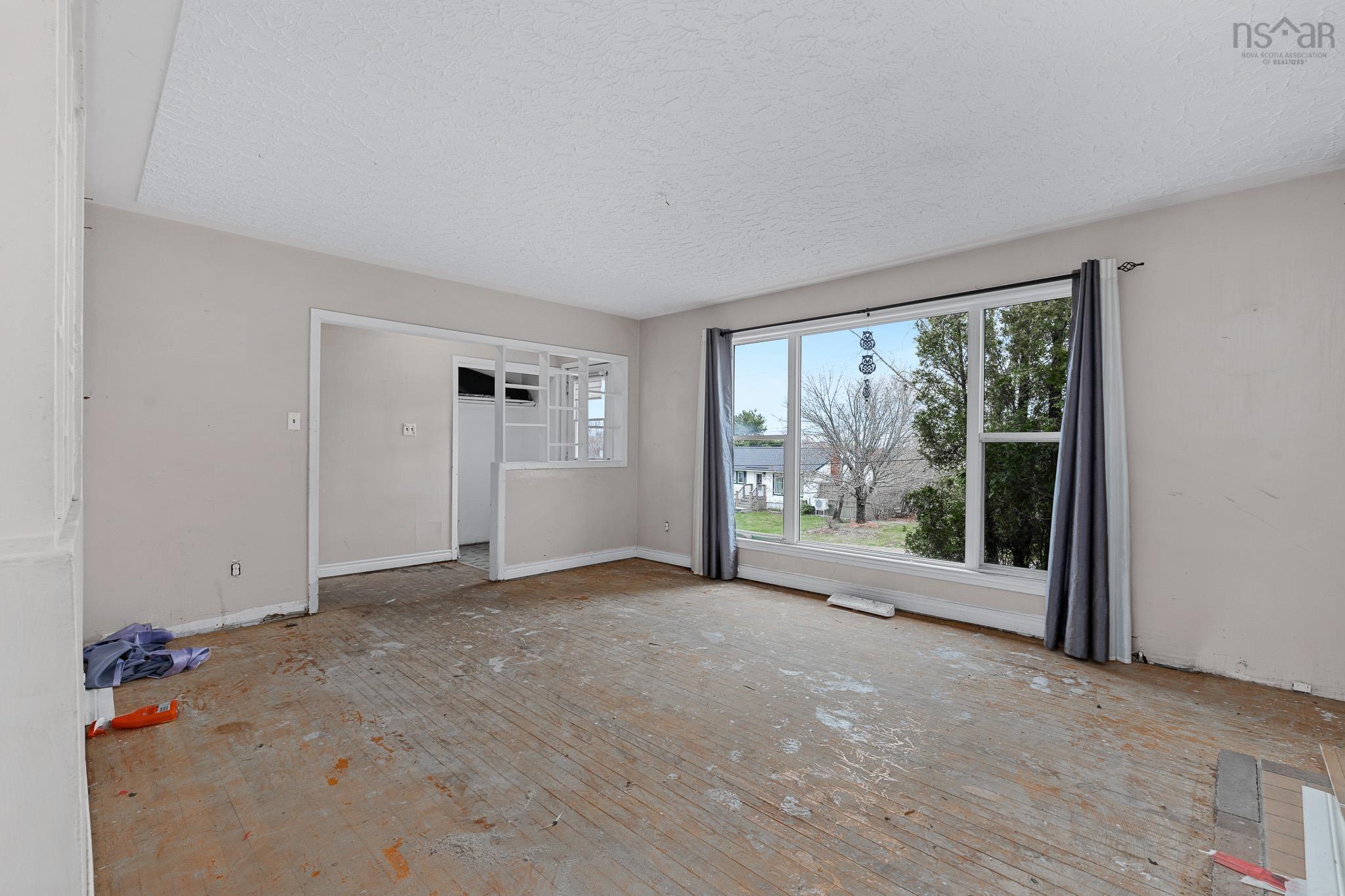 $350,000.00: 18 Edmond Drive, Dartmouth