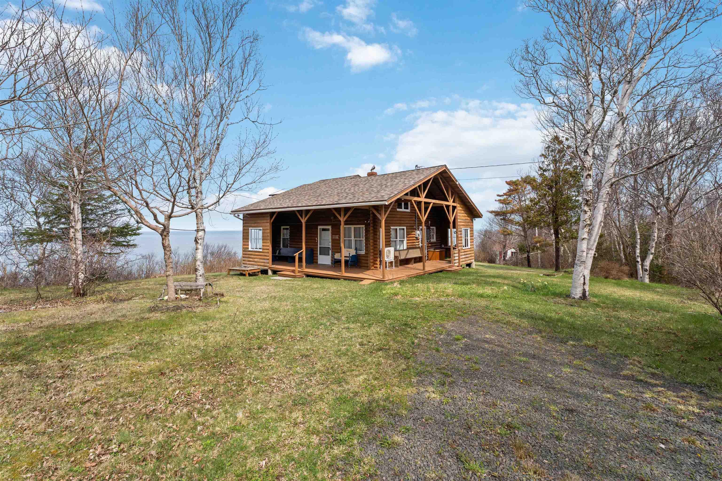 $413,900.00: 4805 Shore Road W, Parkers Cove