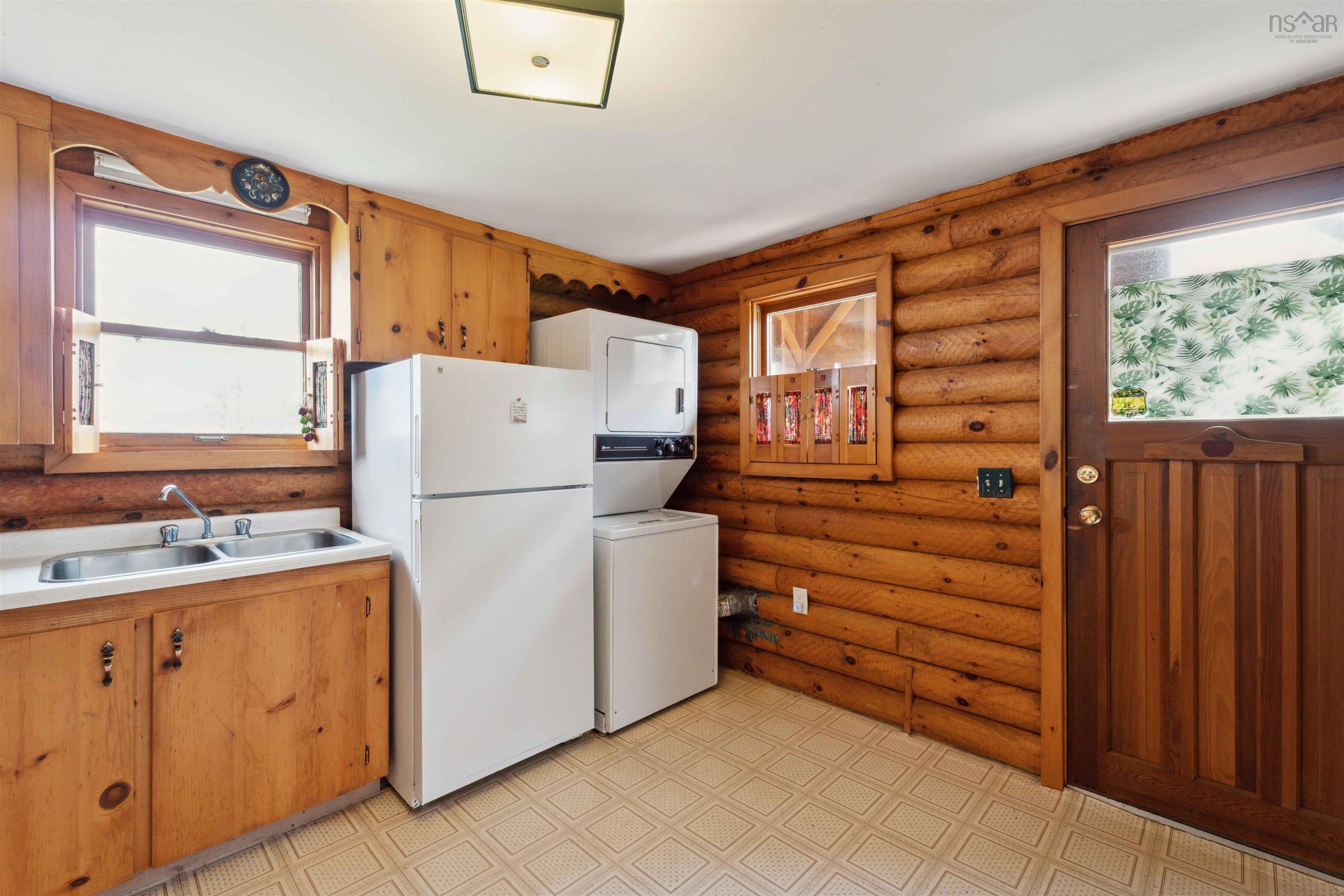 $413,900.00: 4805 Shore Road W, Parkers Cove