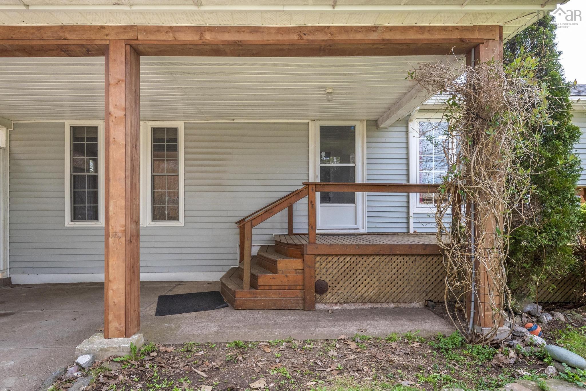 $340,000.00: 985 Kenwood Avenue, Greenwood
