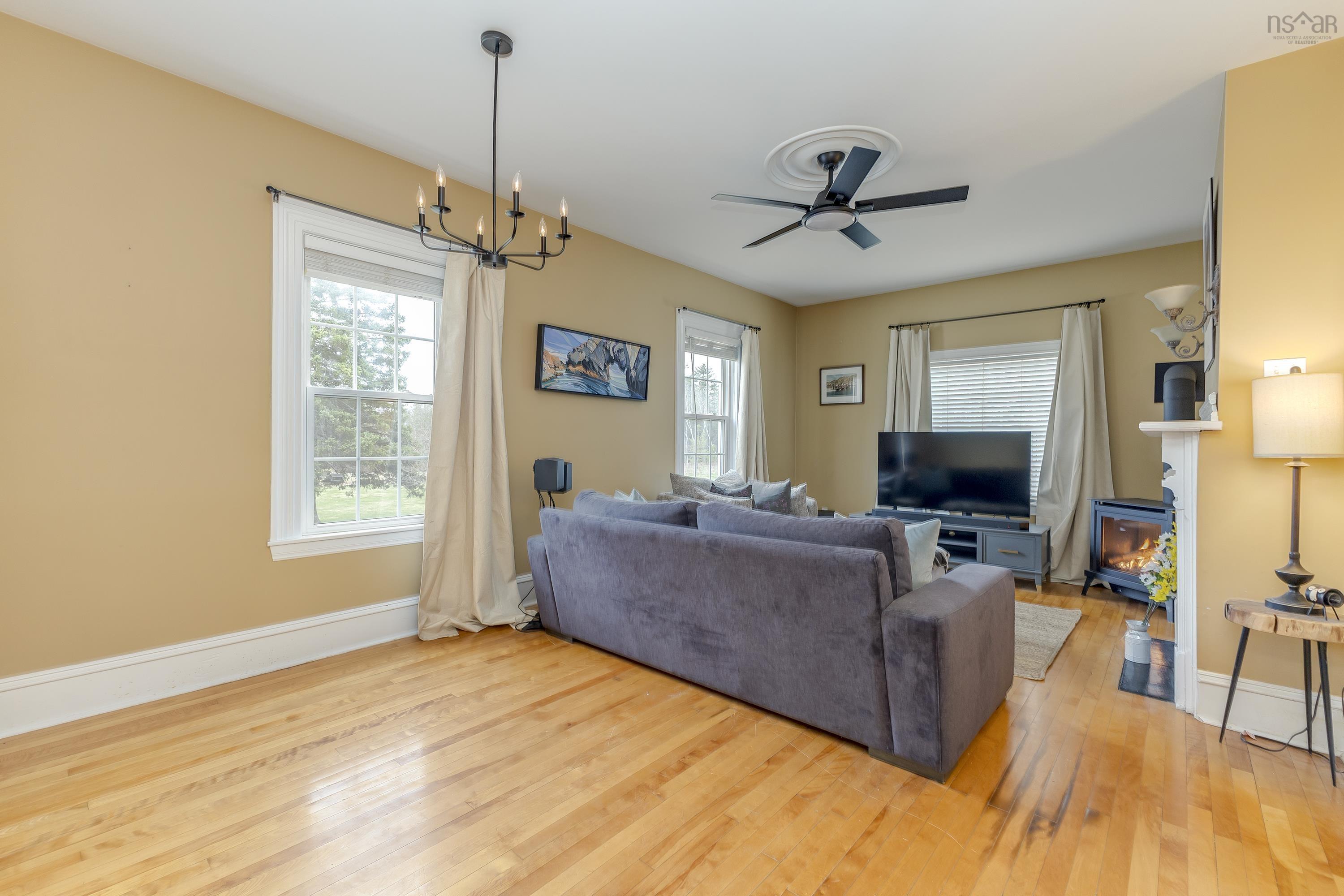 $489,500.00: 1273 North Main Street, Westville