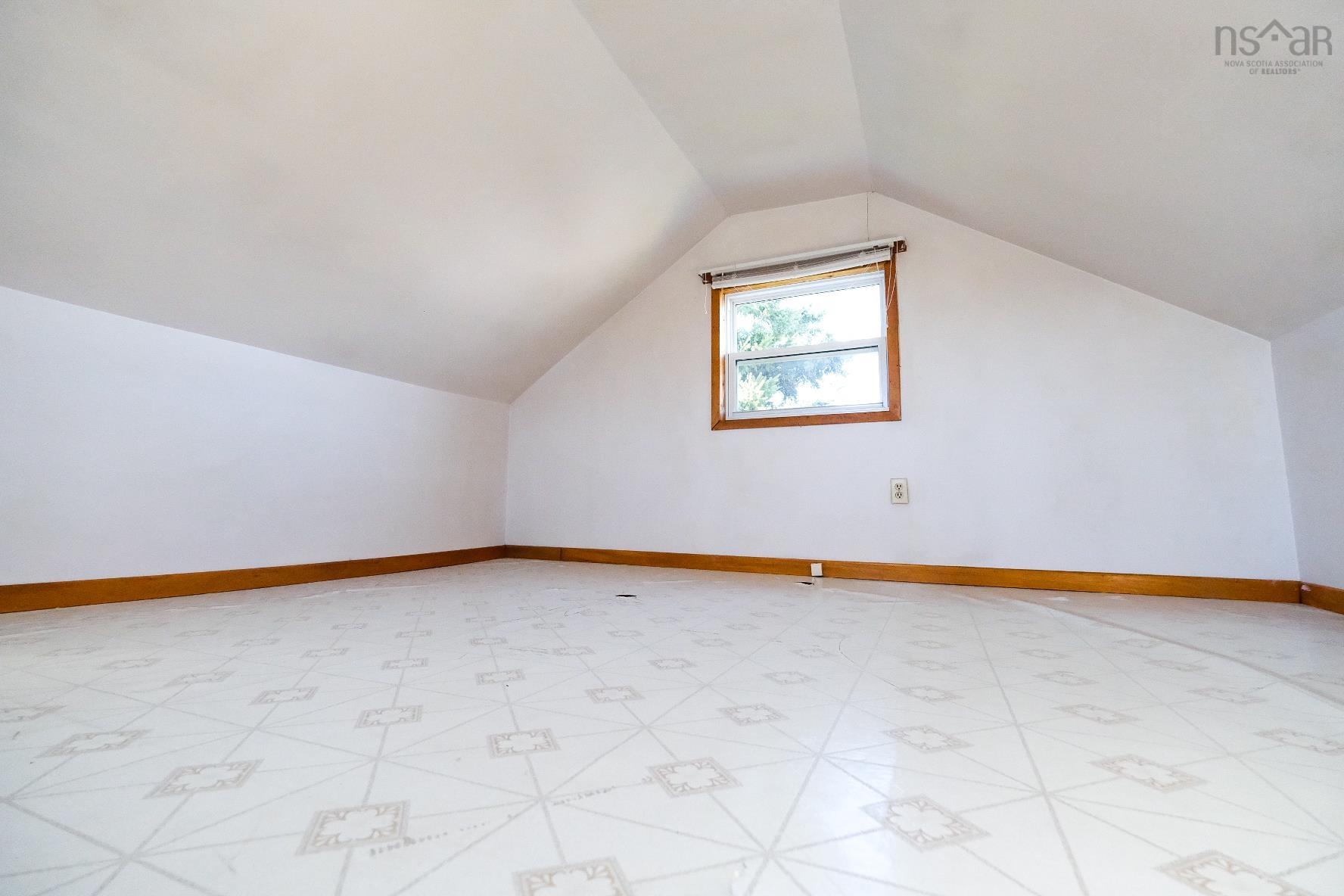 $79,900.00: 3094 East Avenue, New Waterford