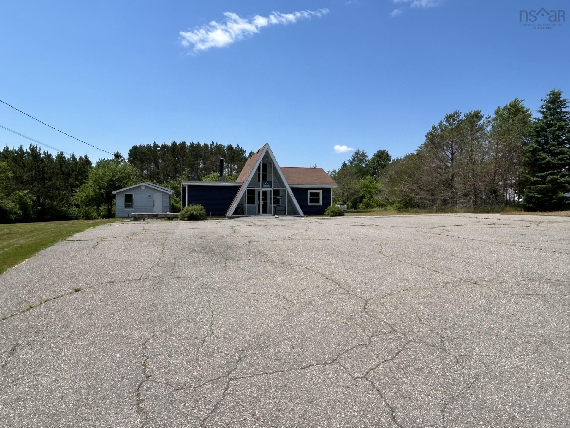 $250,000.00: 4491 12 Highway, New Ross