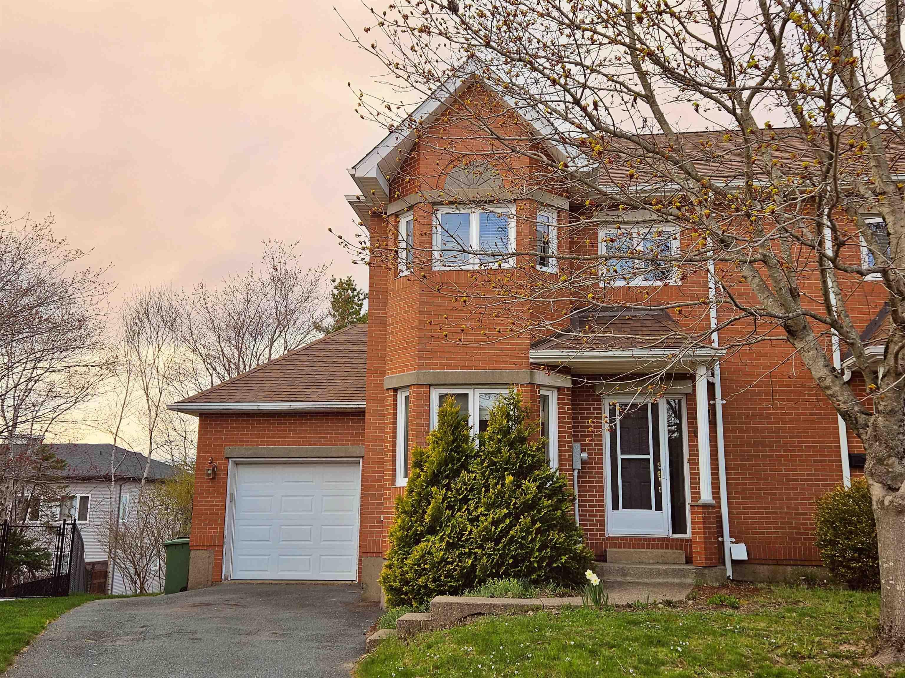 $579,900.00: 63 Trailwood Place, Clayton Park