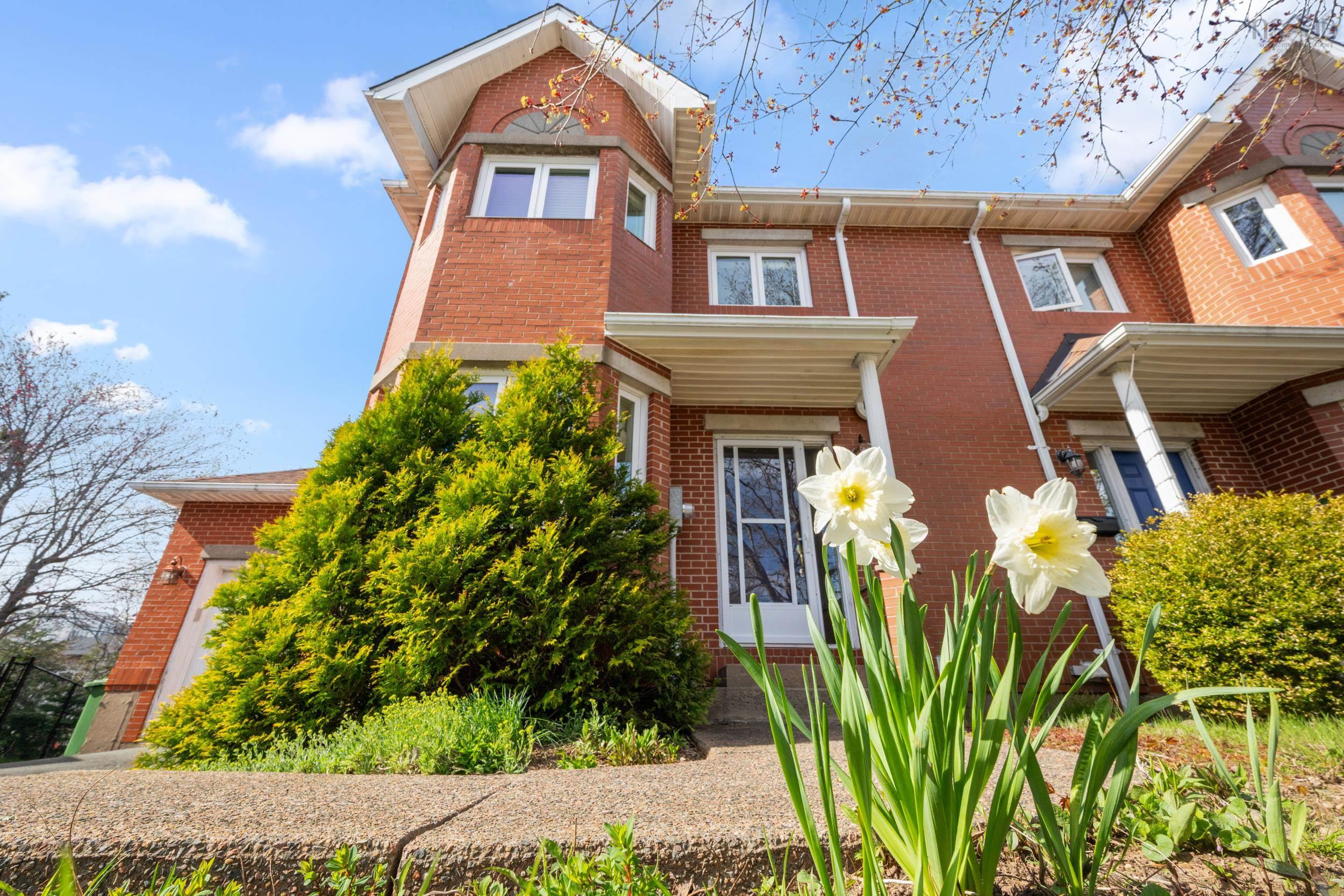 $579,900.00: 63 Trailwood Place, Clayton Park