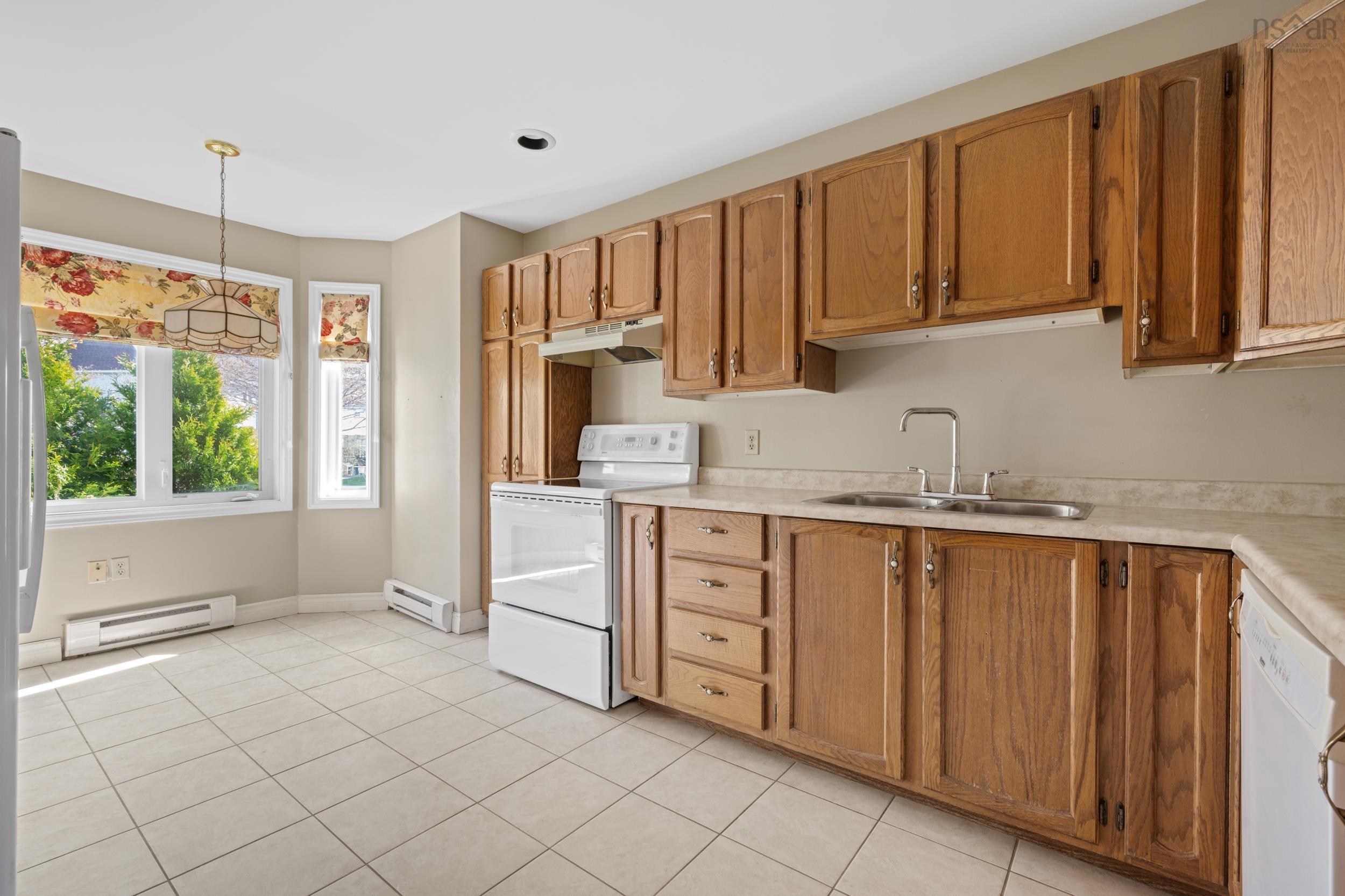 $579,900.00: 63 Trailwood Place, Clayton Park