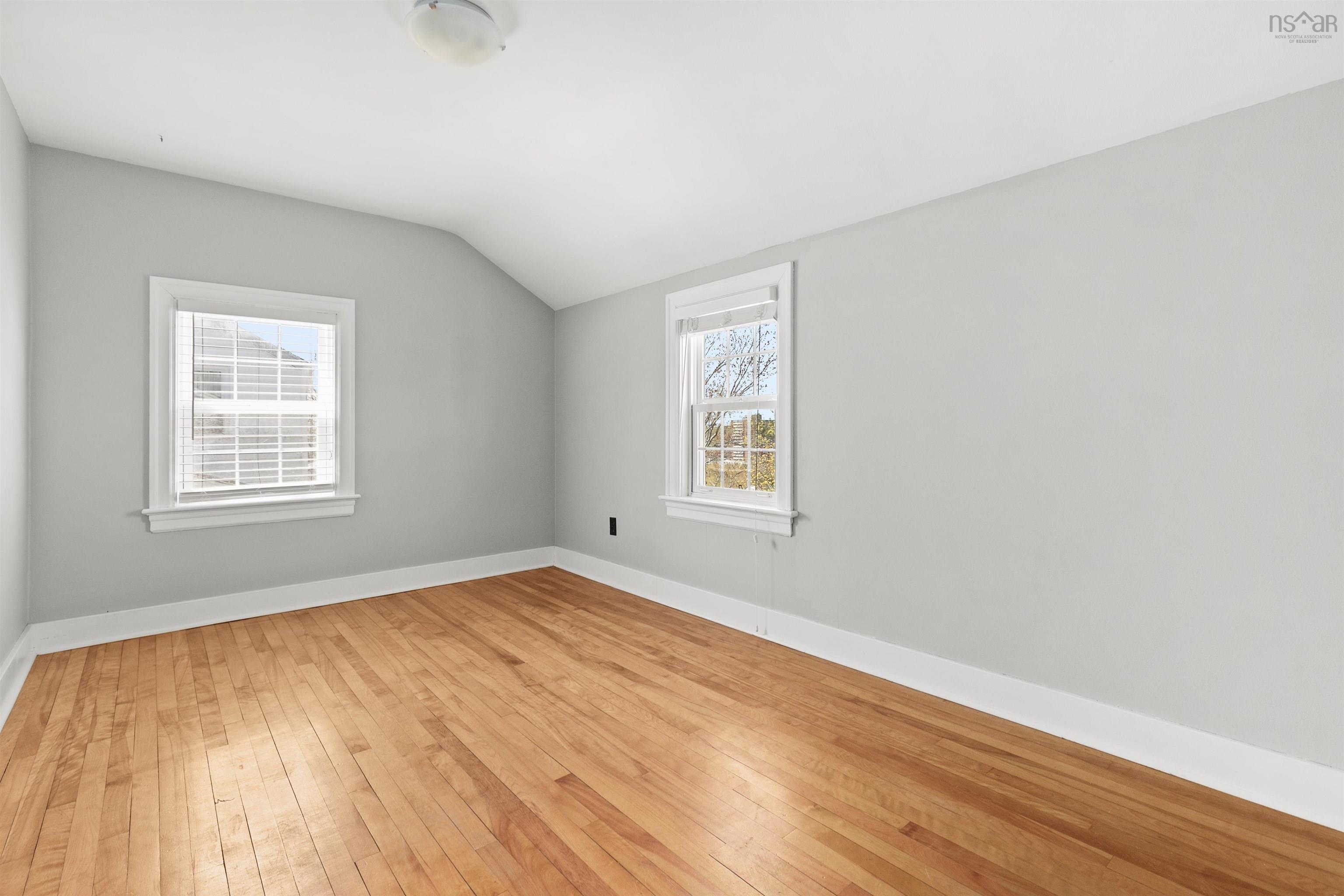$699,900.00: 19 Canterbury Street, Dartmouth