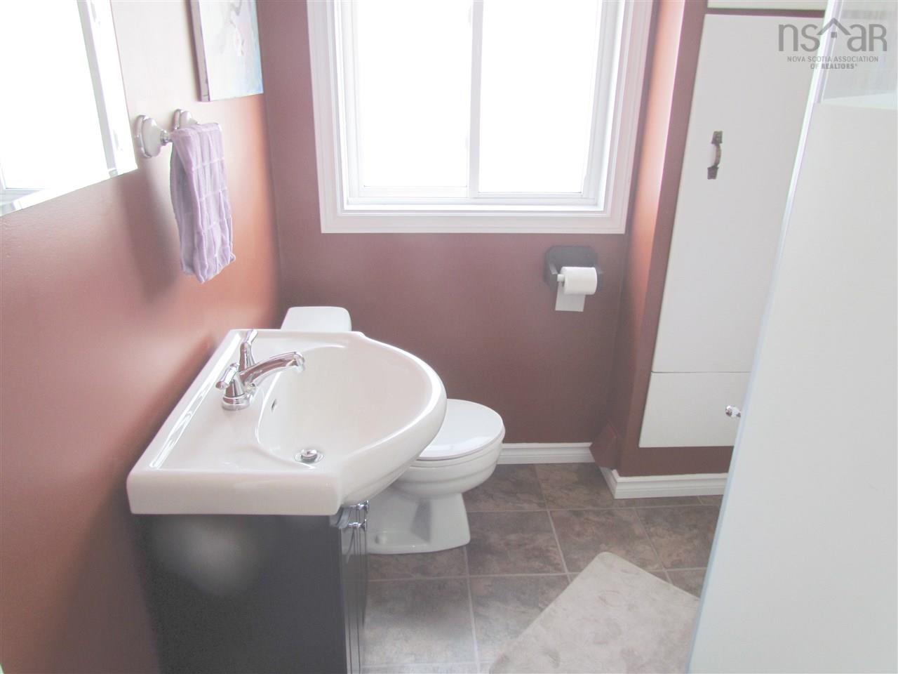 $424,500.00: 32 Circle Drive, Halifax