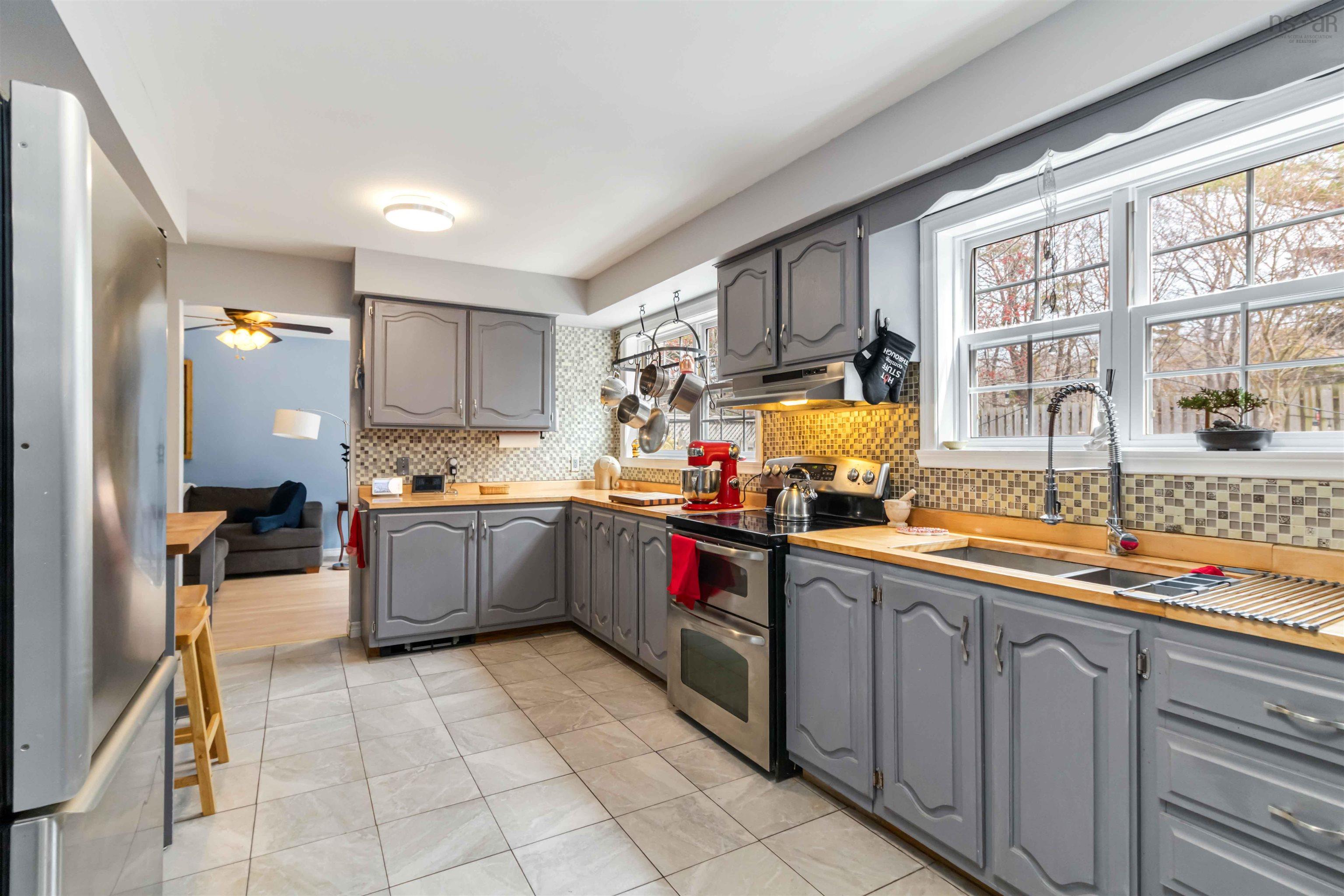 $859,900.00: 165 Rockmanor Drive, Bedford