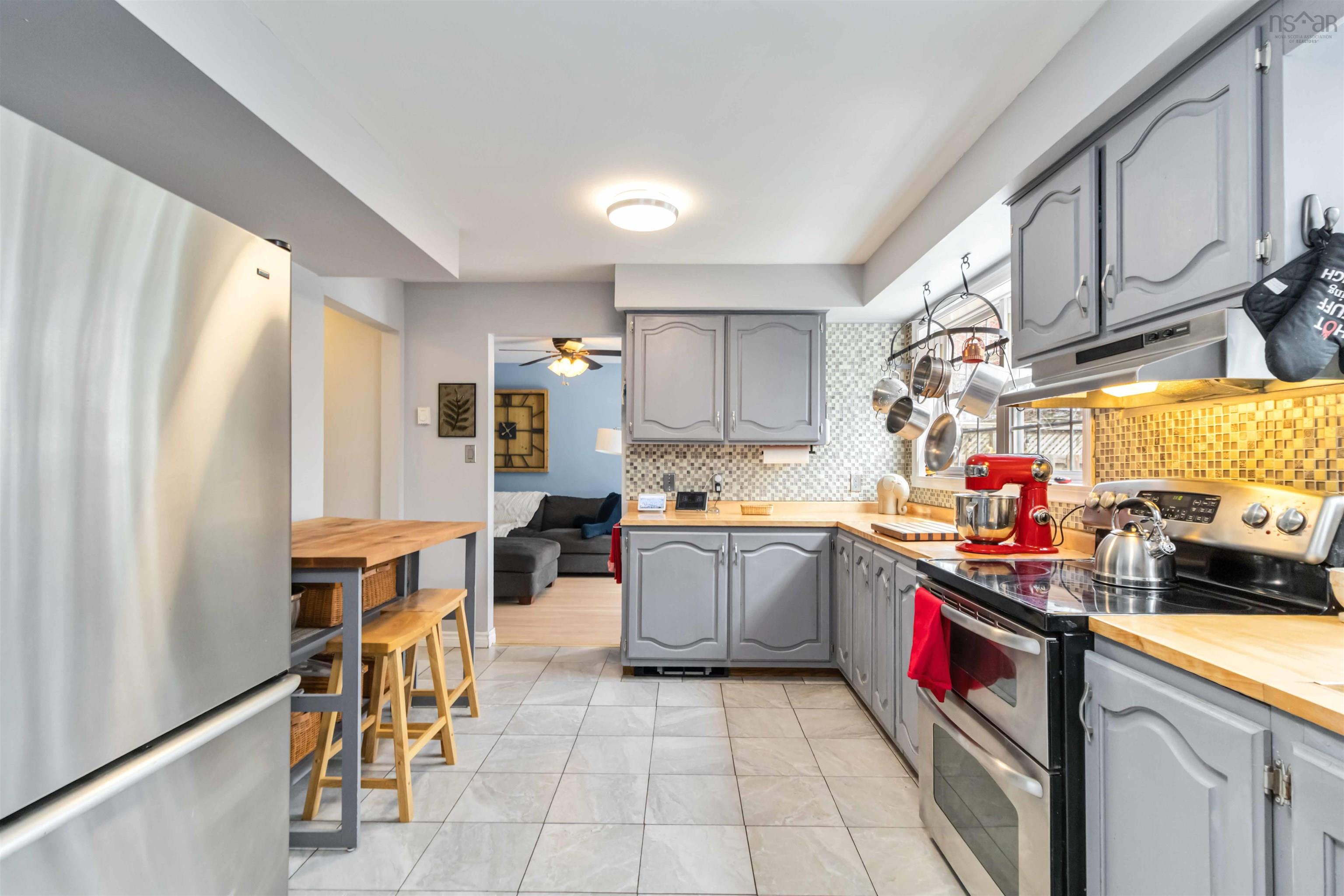 $859,900.00: 165 Rockmanor Drive, Bedford