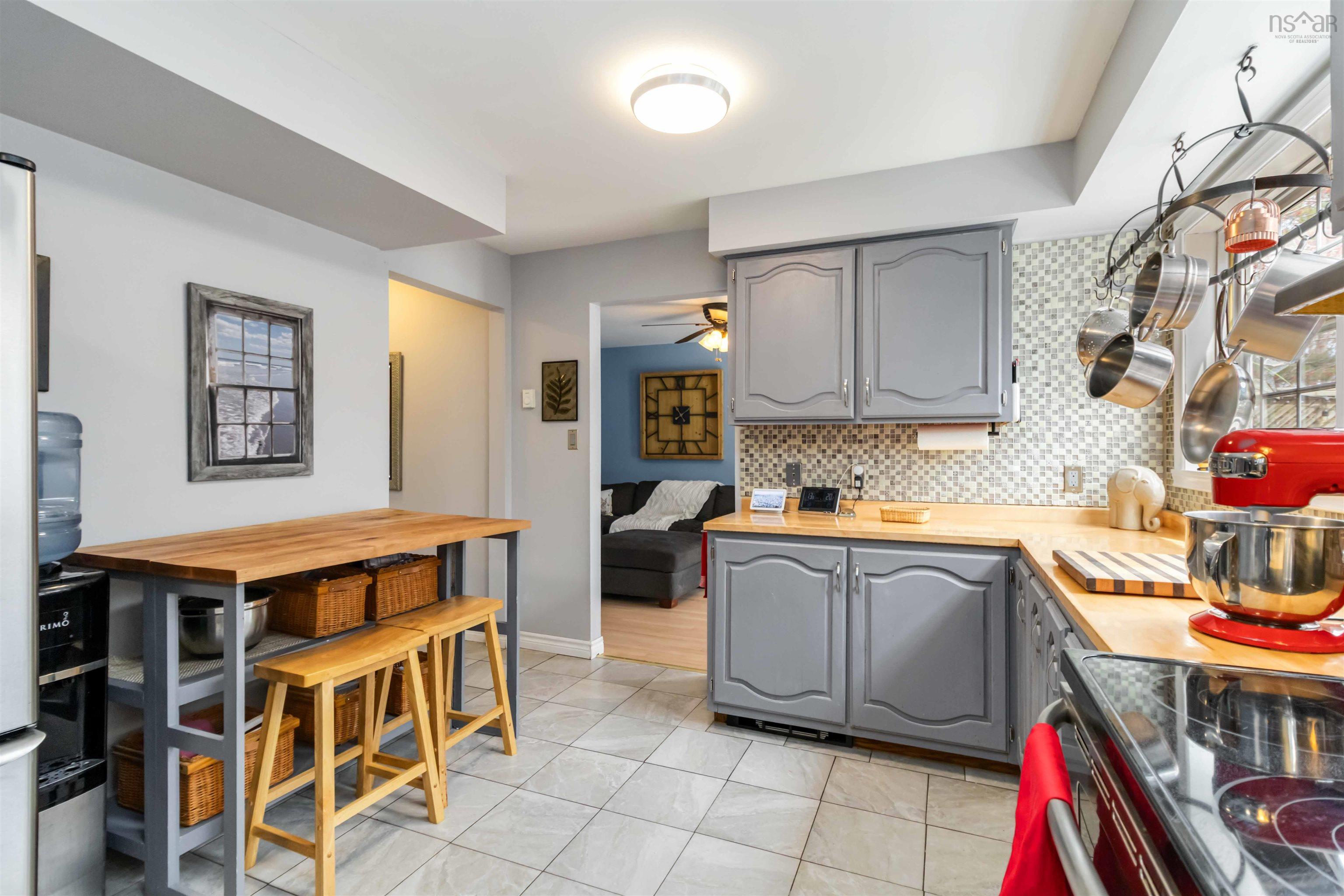 $859,900.00: 165 Rockmanor Drive, Bedford