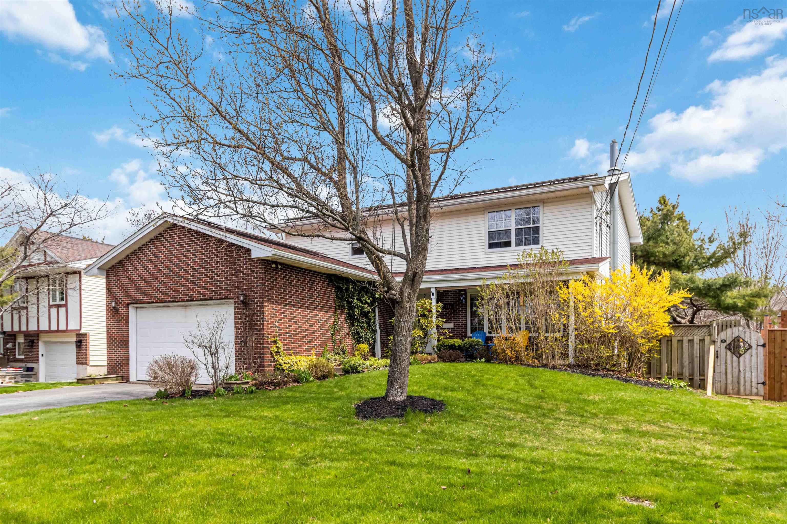 $859,900.00: 165 Rockmanor Drive, Bedford