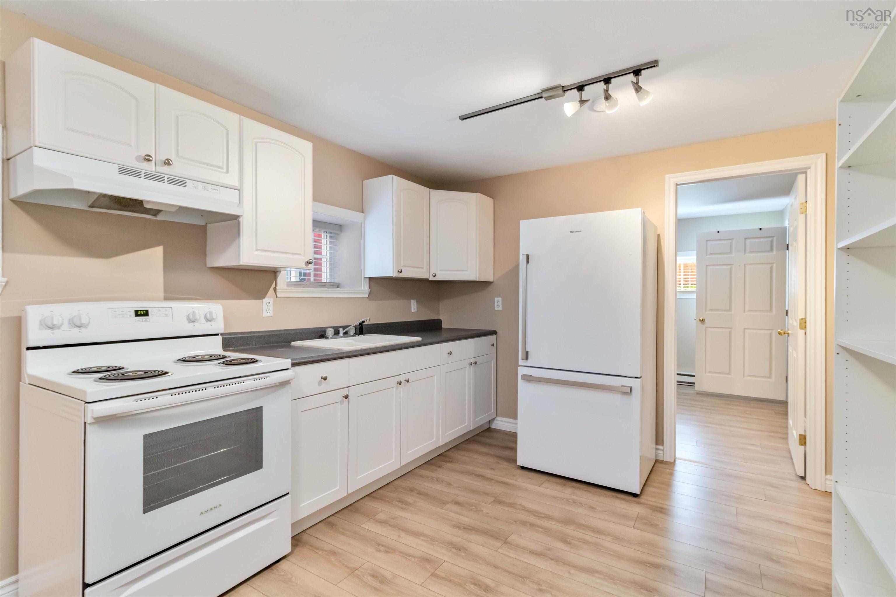 $859,900.00: 165 Rockmanor Drive, Bedford