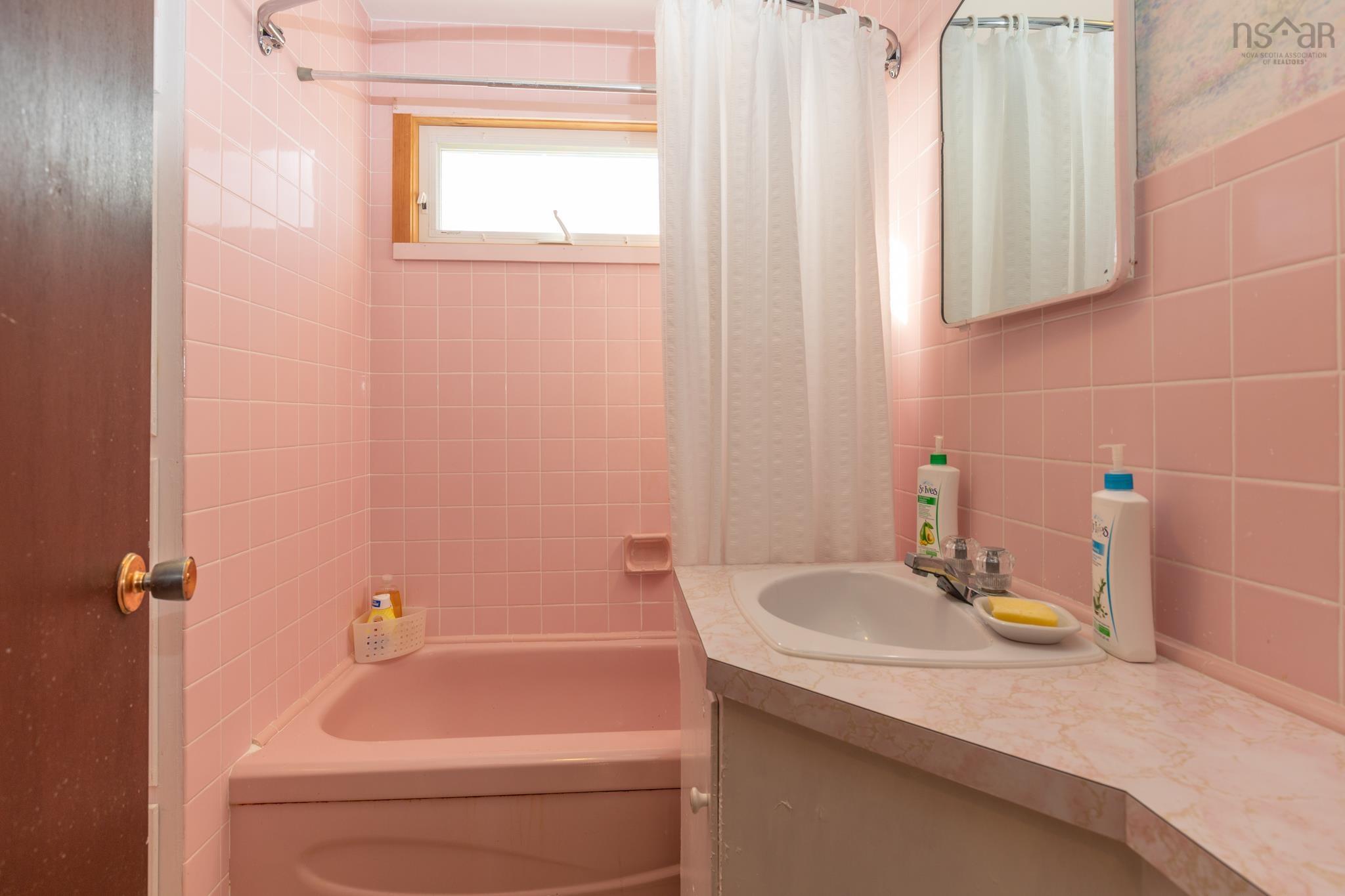 $299,900.00: 2473 Chebogue Road, Sand Beach