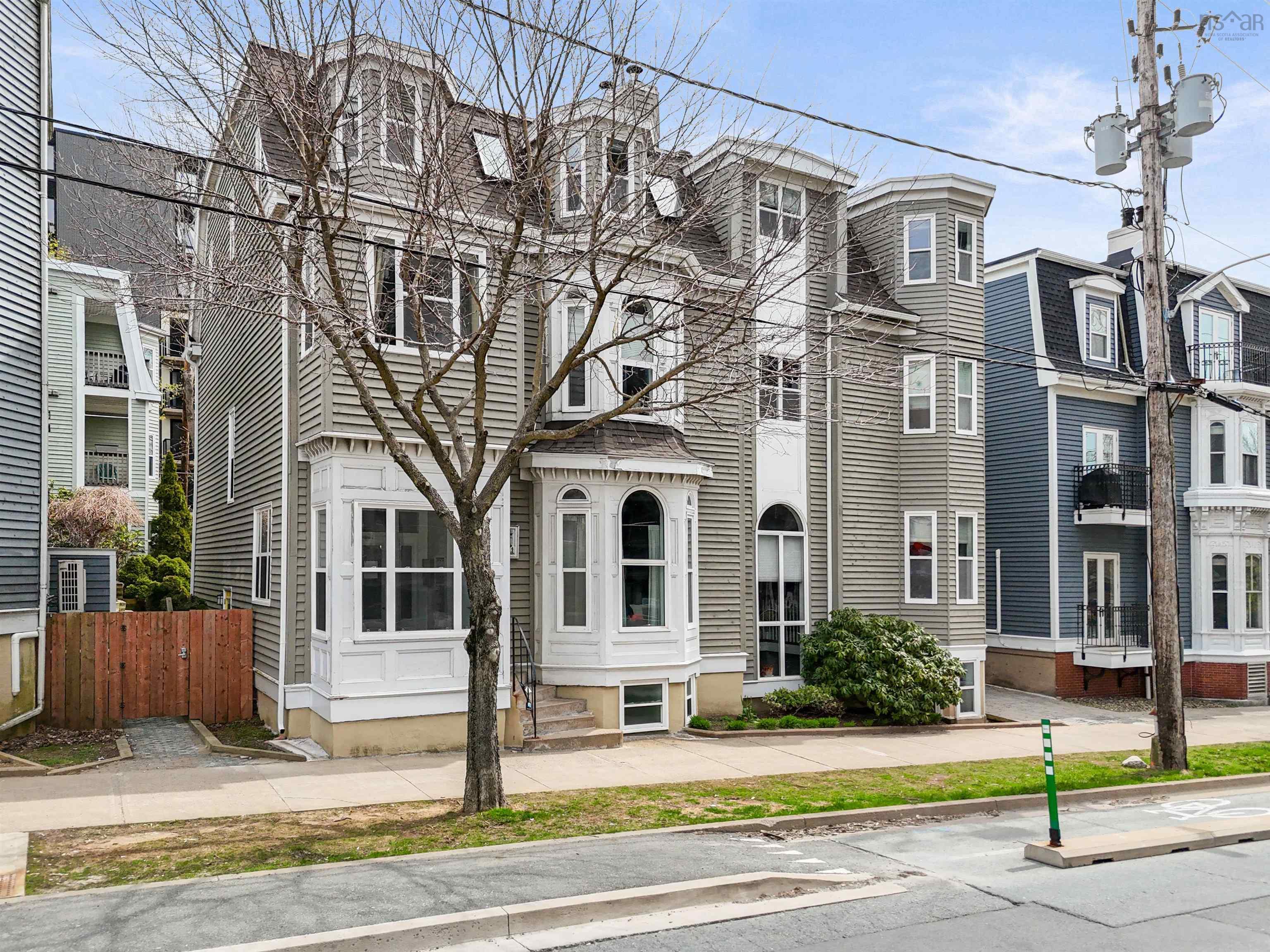 $484,900.00: 6 1061 South Park Street, Halifax