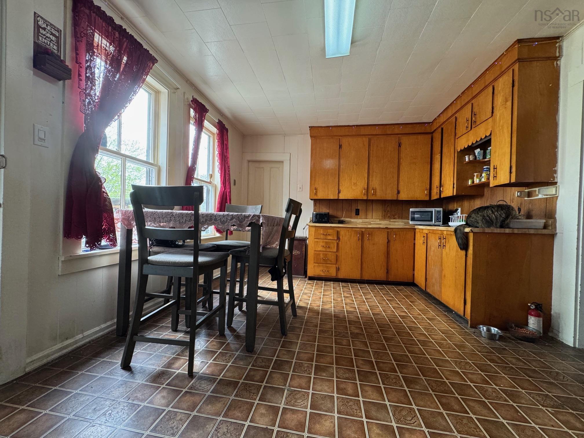 $269,900.00: 9773 Highway 8, Caledonia