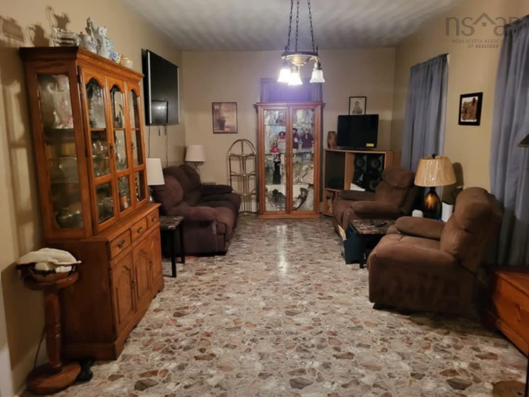 $269,900.00: 9773 Highway 8, Caledonia