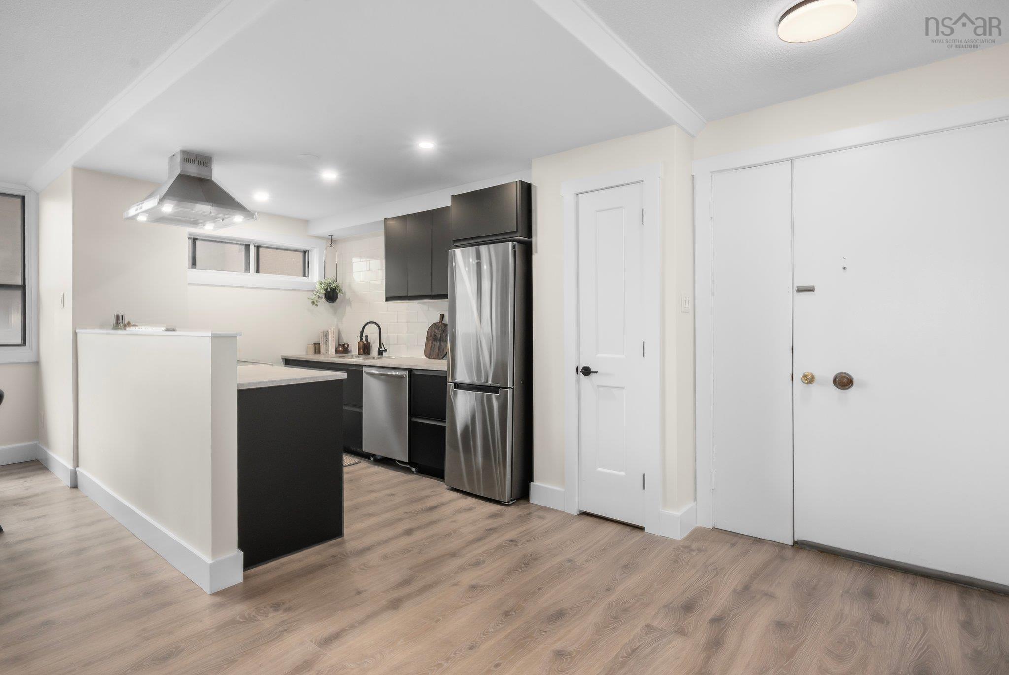$369,900.00: 401 5959 Spring Garden Road, Halifax