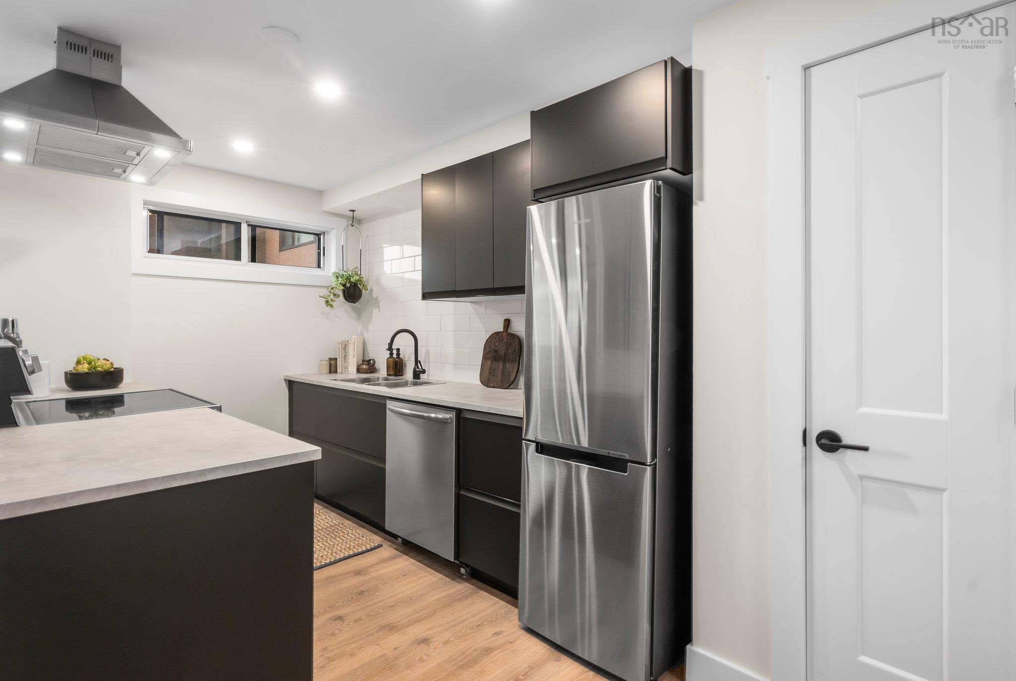 $369,900.00: 401 5959 Spring Garden Road, Halifax