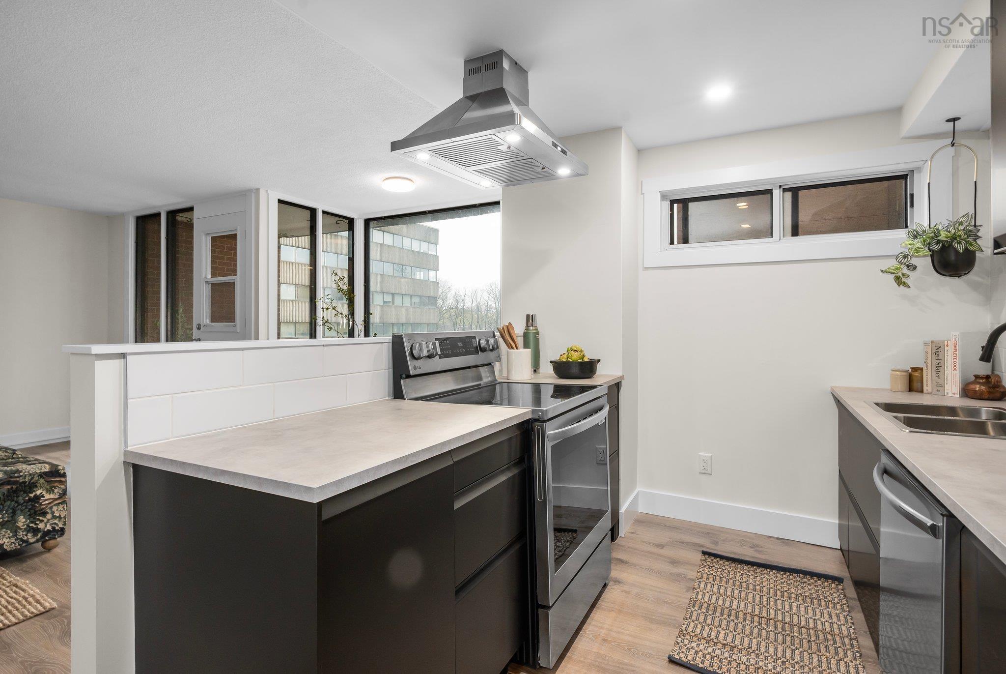 $369,900.00: 401 5959 Spring Garden Road, Halifax