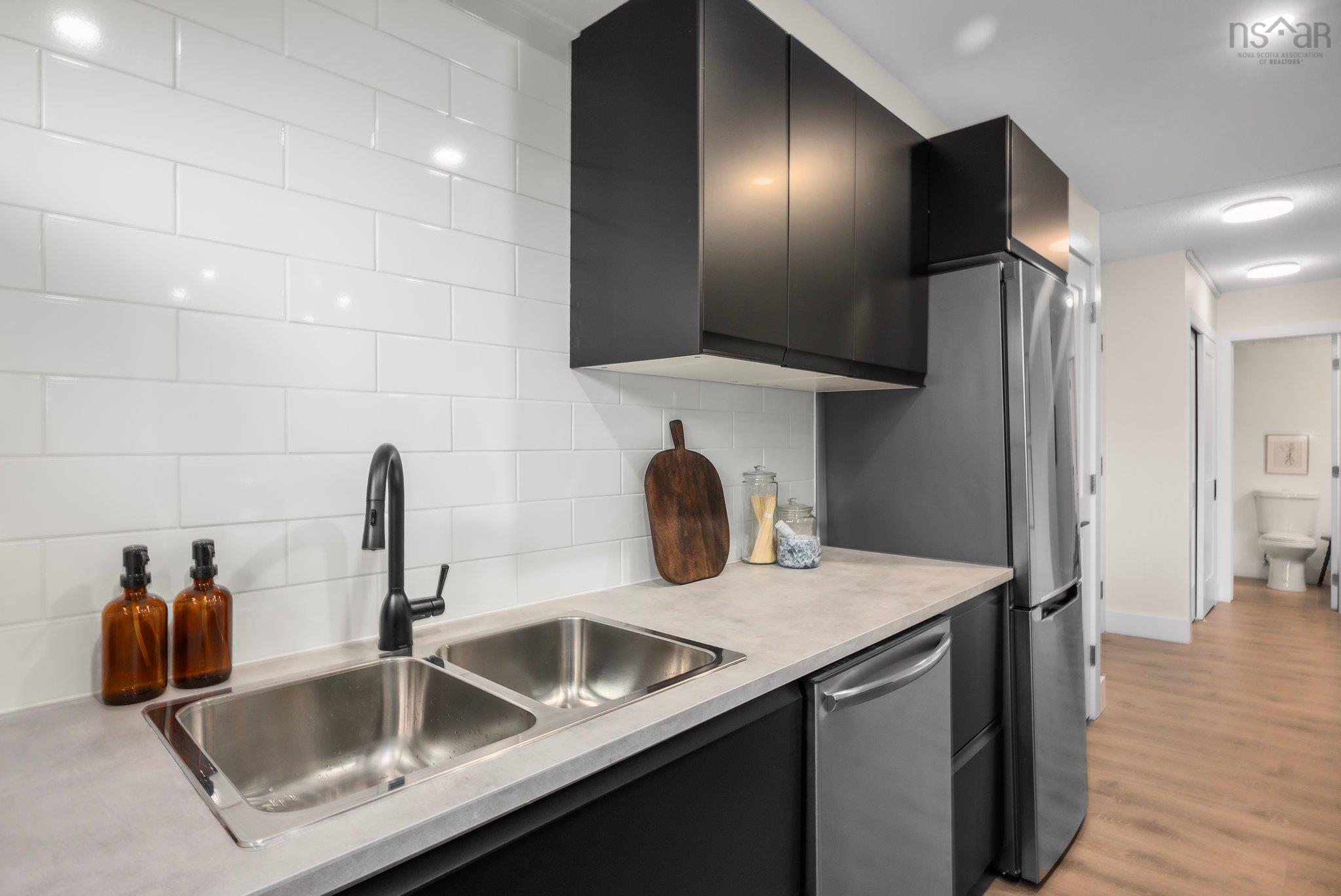 $369,900.00: 401 5959 Spring Garden Road, Halifax