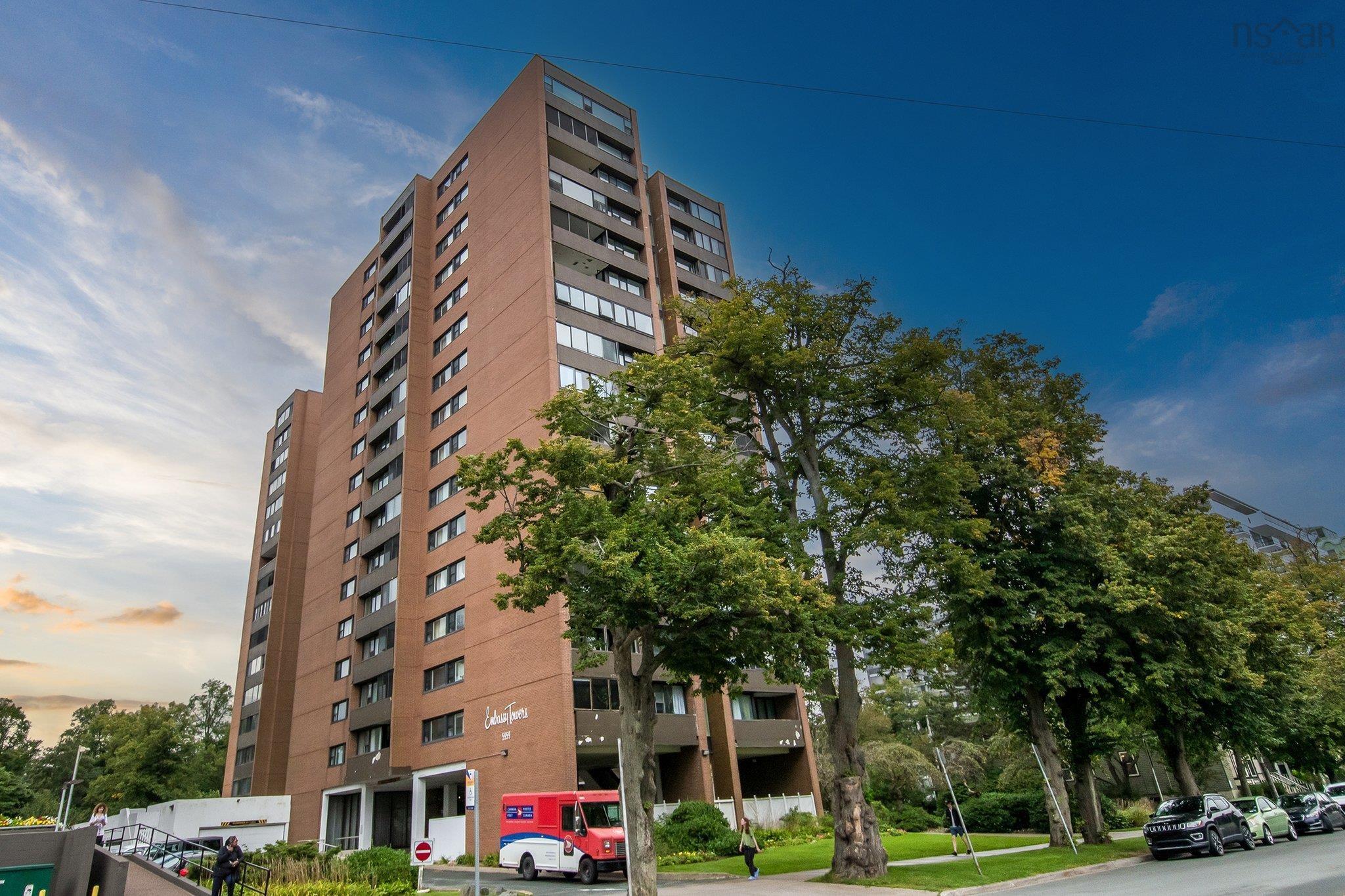 $369,900.00: 401 5959 Spring Garden Road, Halifax