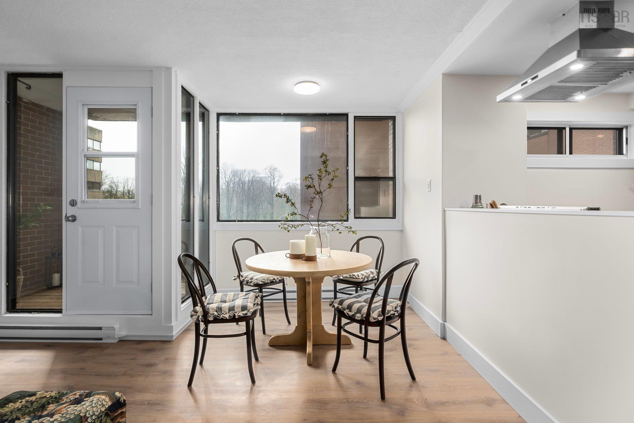 $369,900.00: 401 5959 Spring Garden Road, Halifax