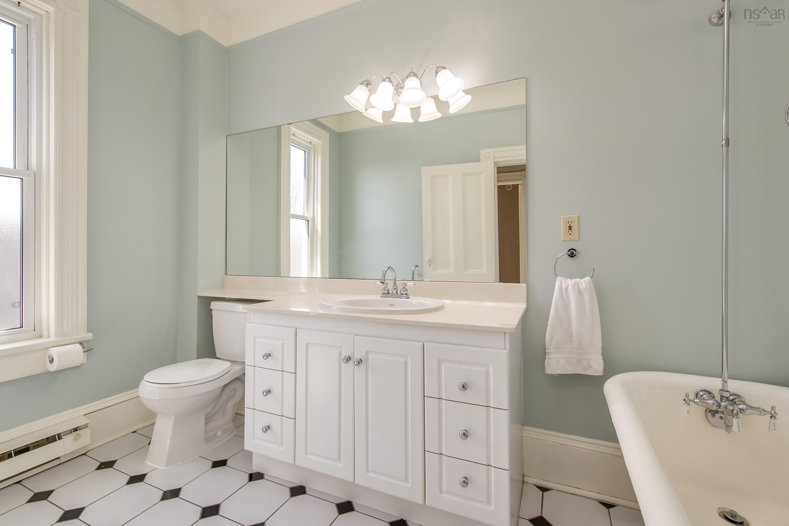 $709,999.00: 6038 Charles Street, Halifax
