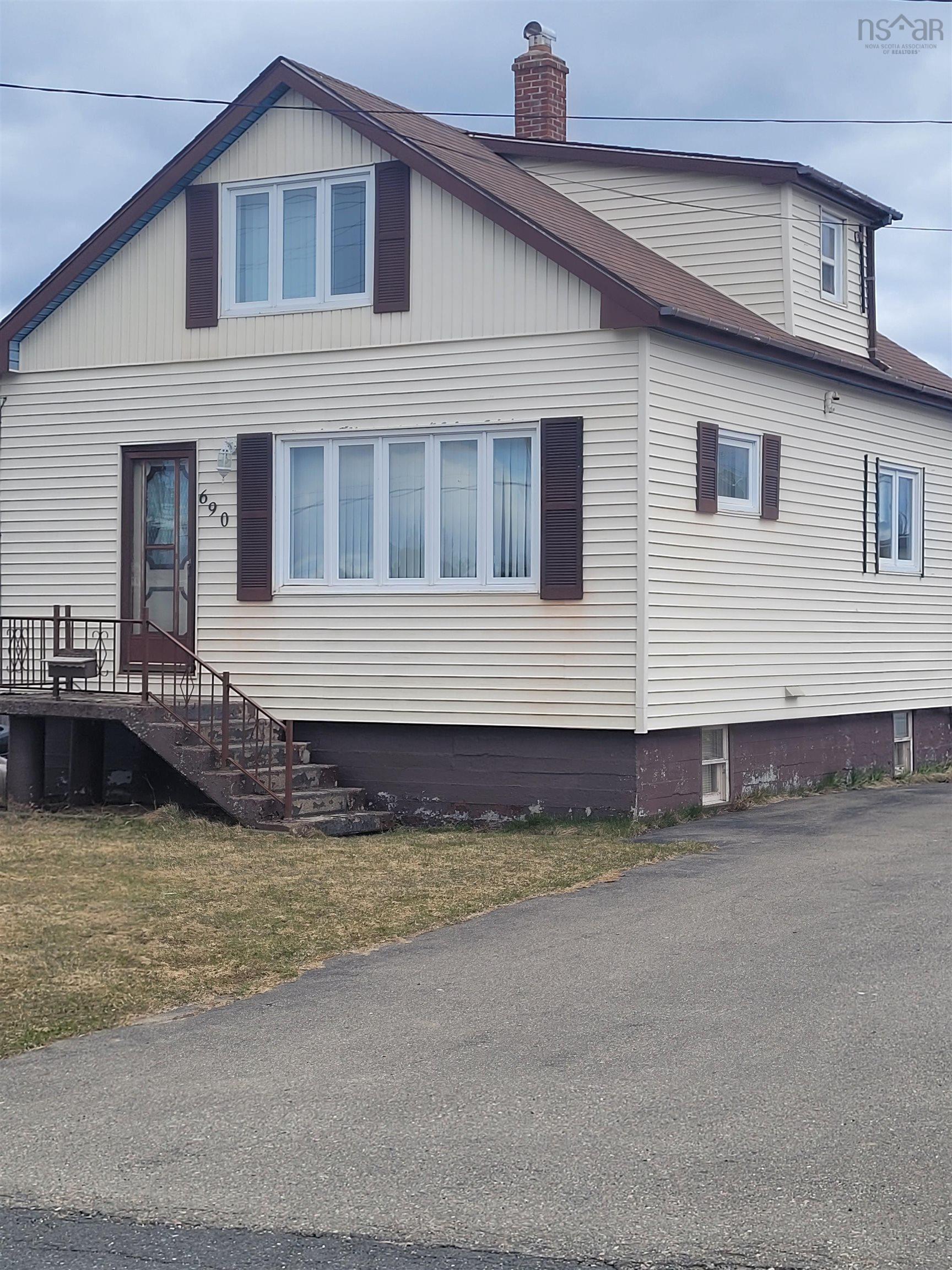 $250,000.00: 690 St Joseph Street, New Waterford