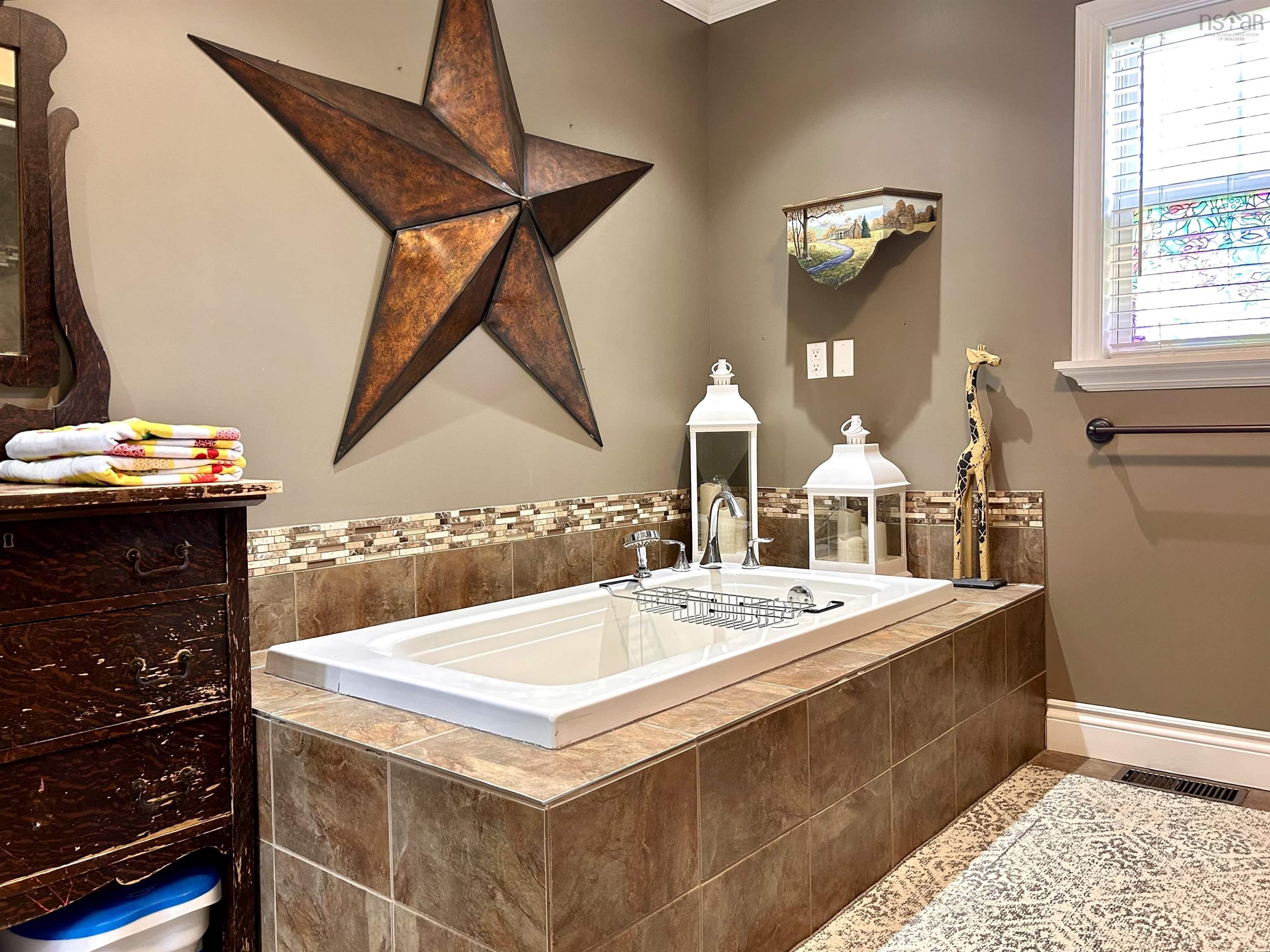 $359,900.00: 60 Cowan Street, Springhill