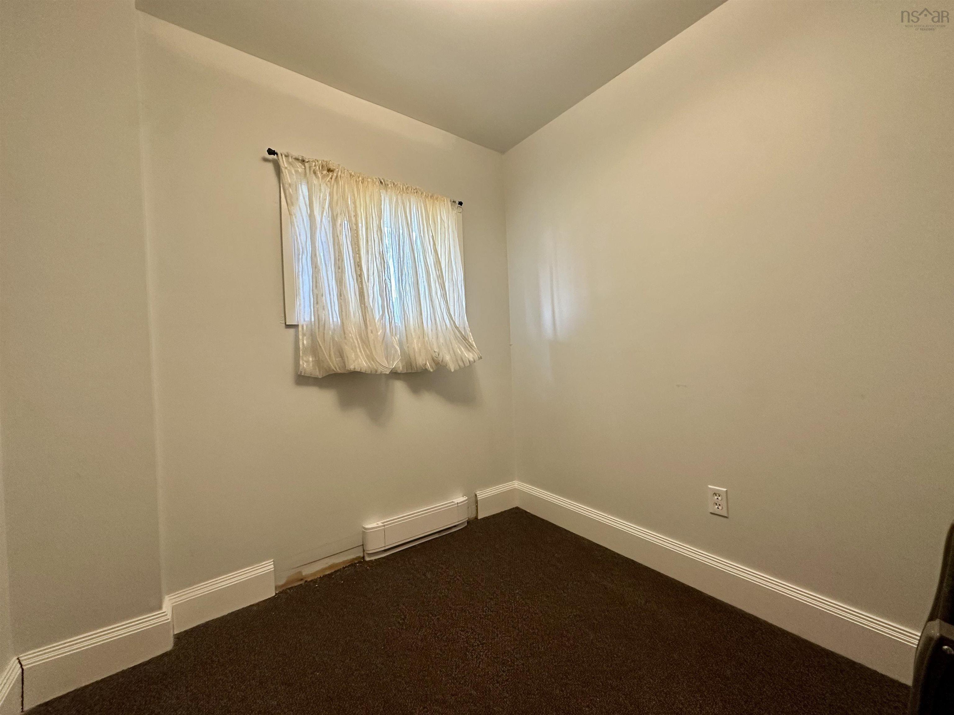 $374,900.00: 137-139 Water, Pictou