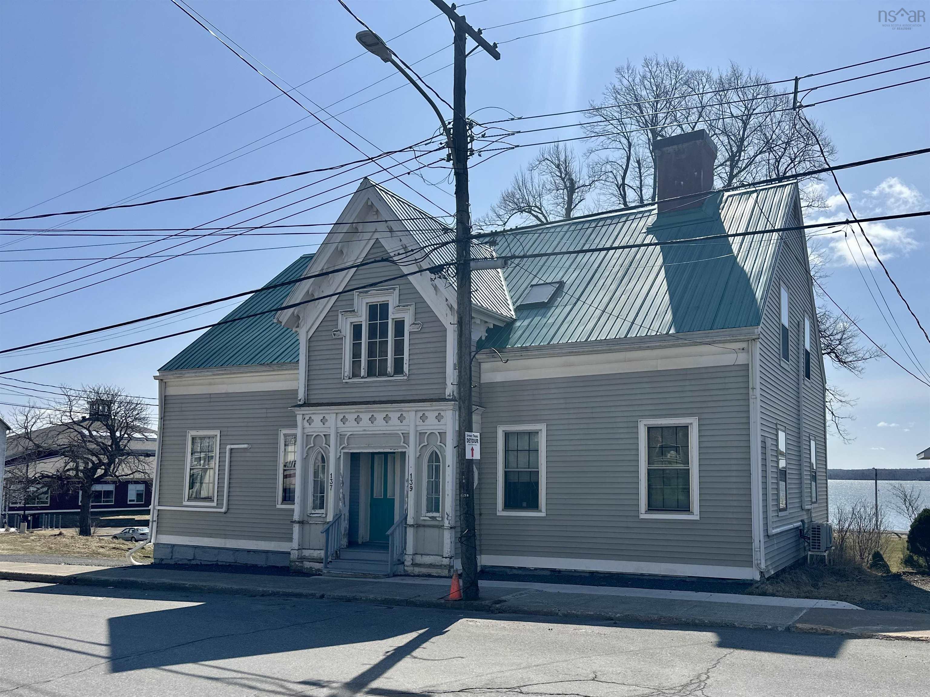$374,900.00: 137-139 Water, Pictou