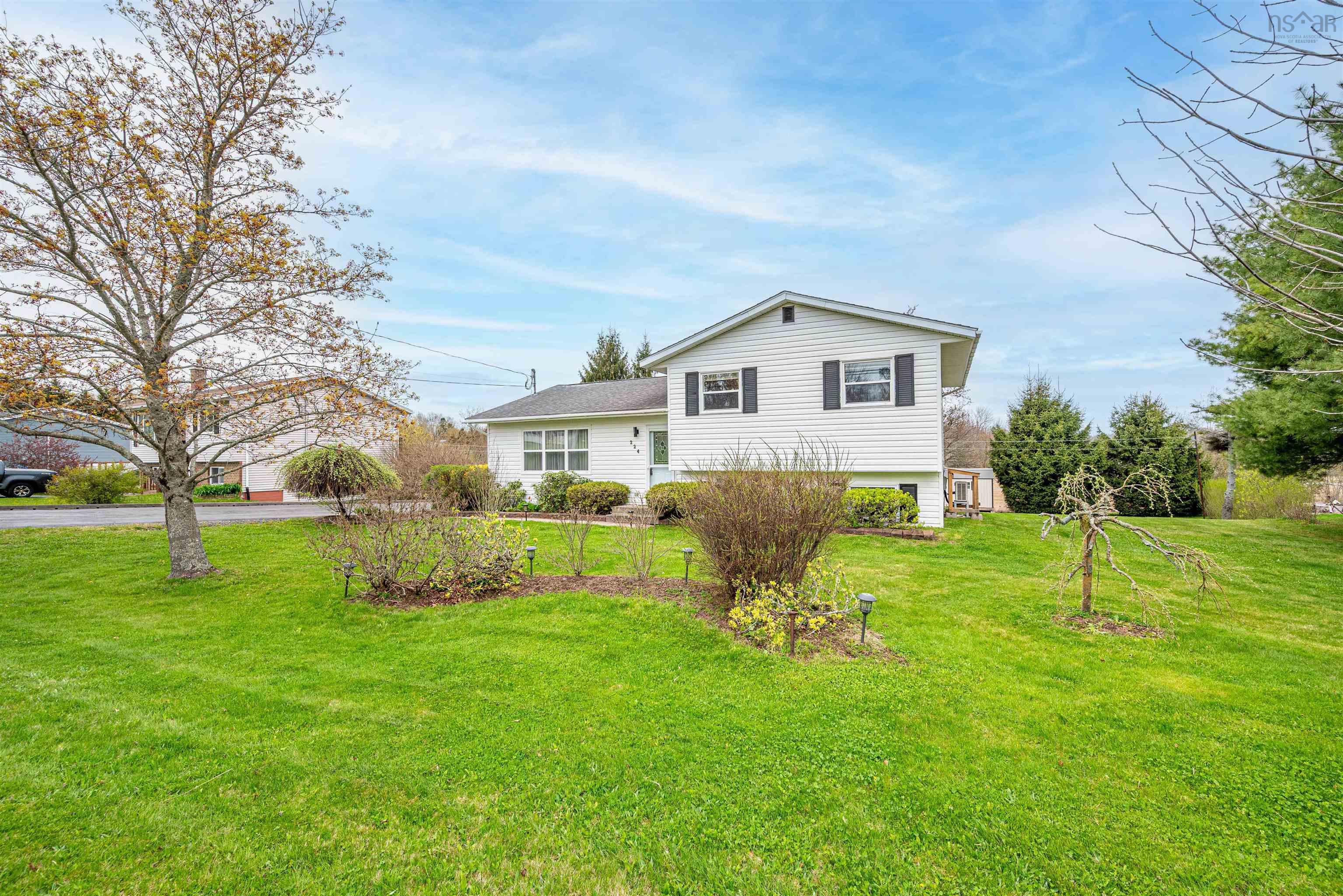 $525,000.00: 224 Falmouth Back Road, Falmouth
