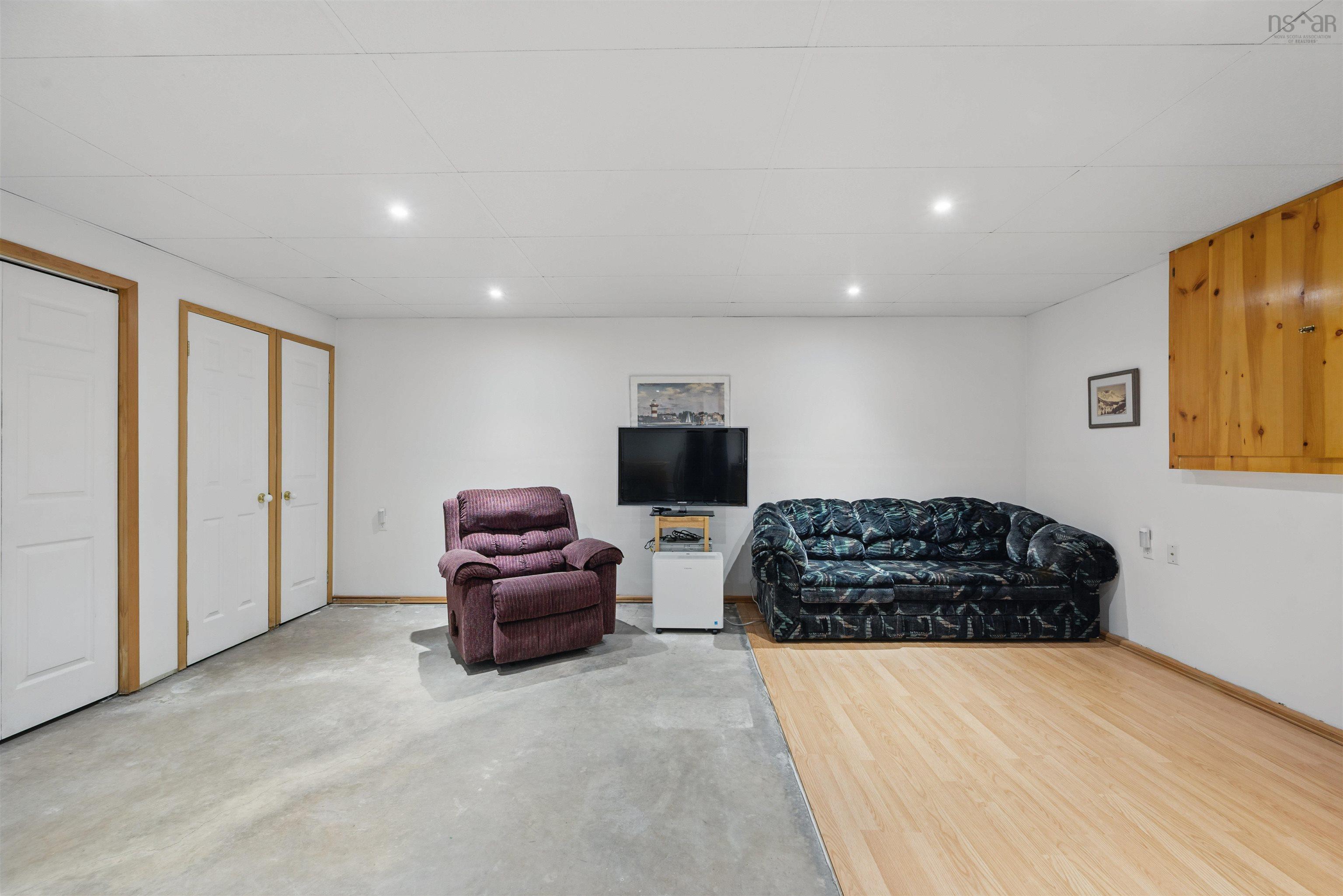 $525,000.00: 224 Falmouth Back Road, Falmouth