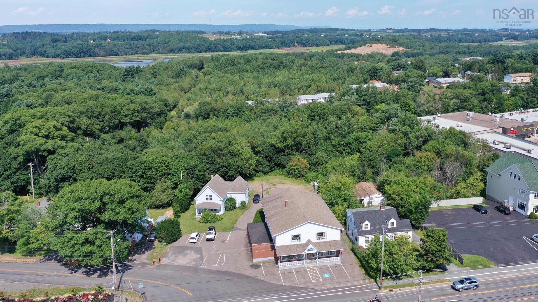 $887,500.00: 9027/9029 Commercial Street, New Minas