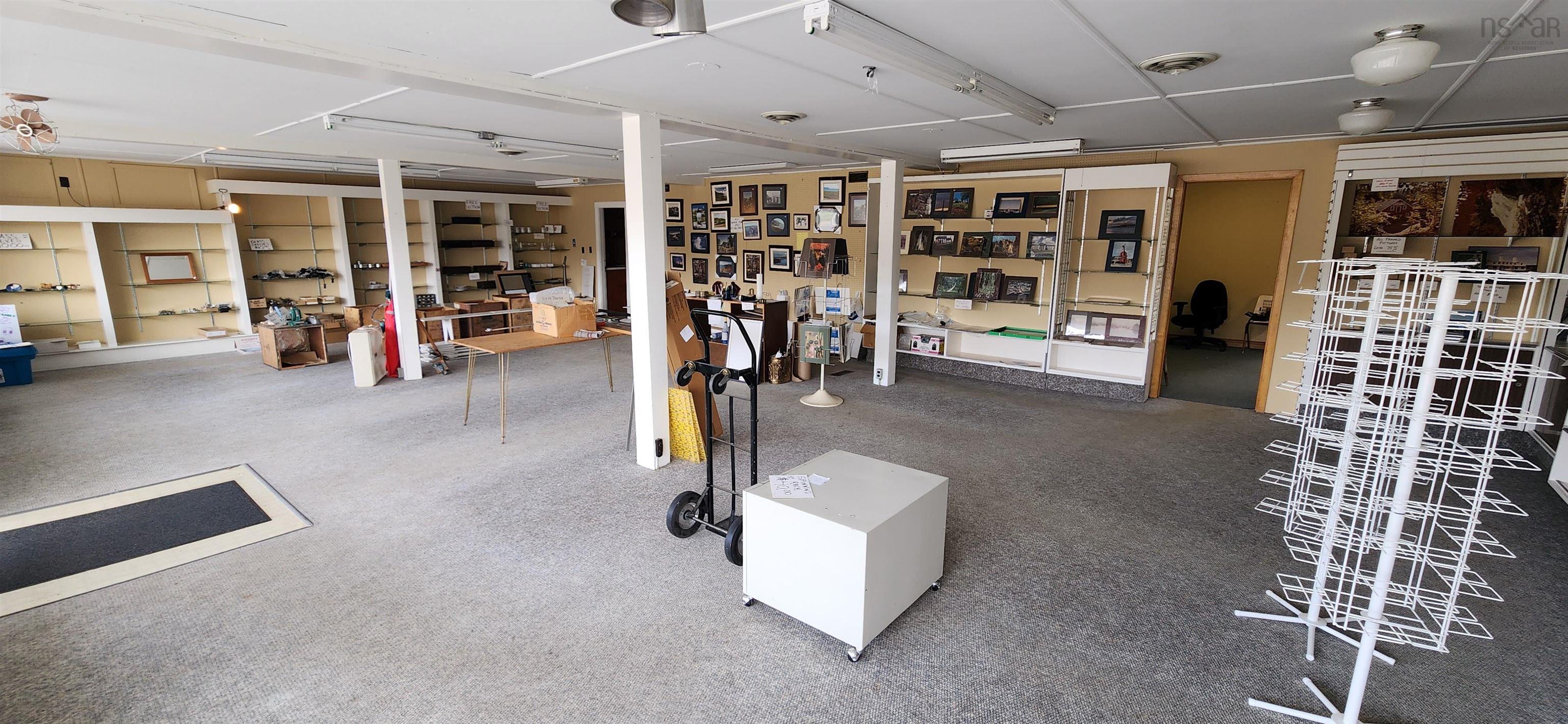$887,500.00: 9027/9029 Commercial Street, New Minas