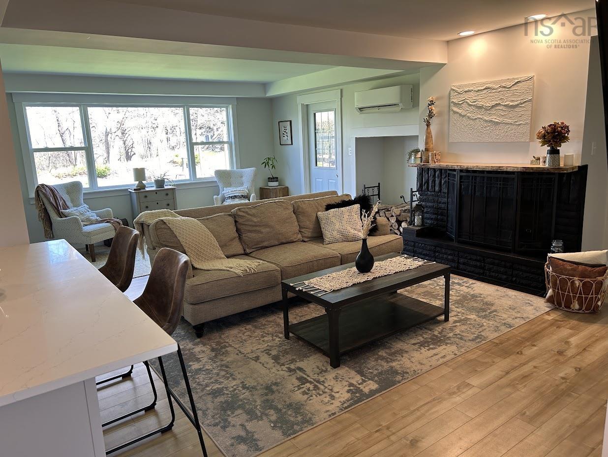 $995,000.00: 35 LONGWORTH Avenue, Truro